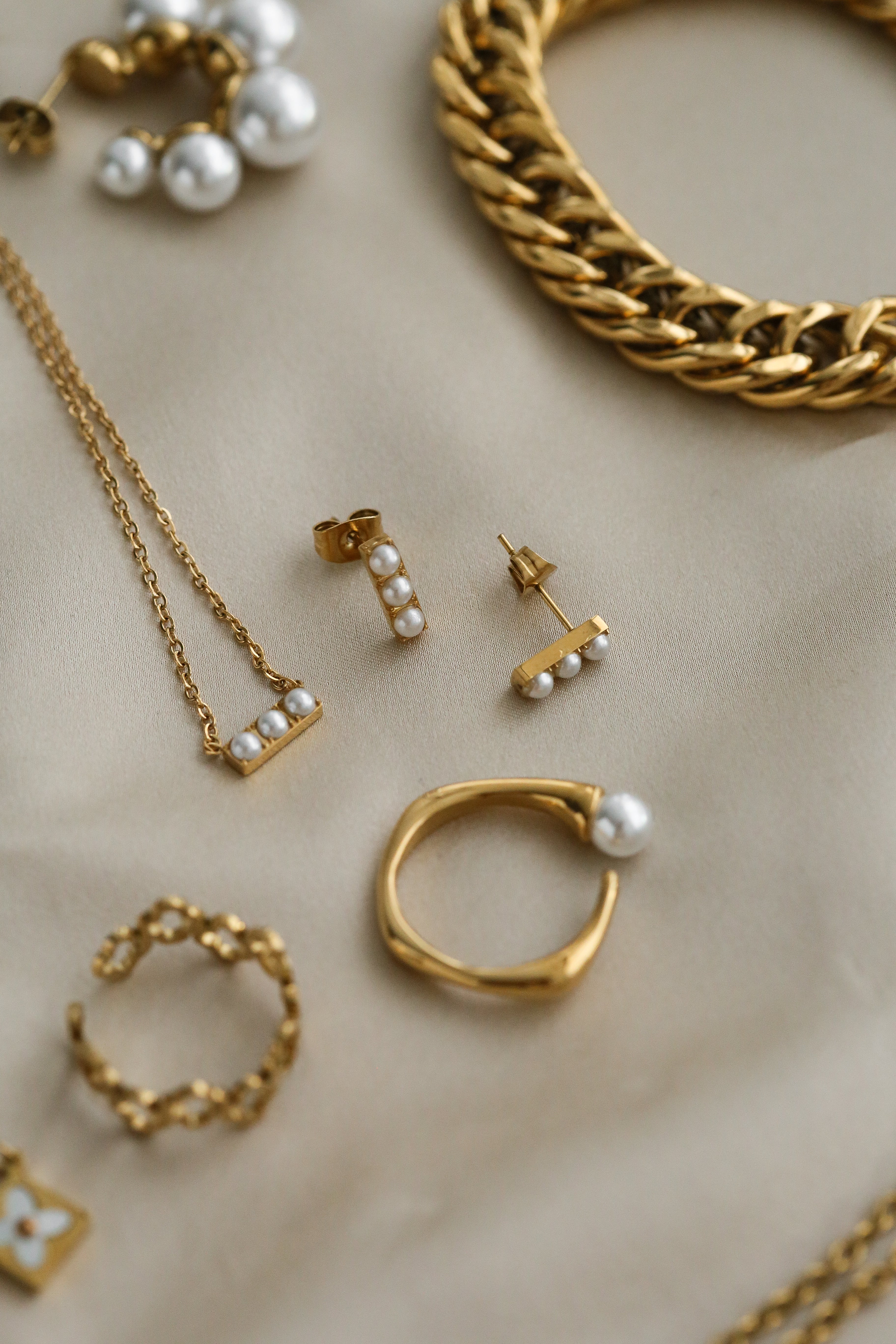 Teresa Necklace - Boutique Minimaliste has waterproof, durable, elegant and vintage inspired jewelry