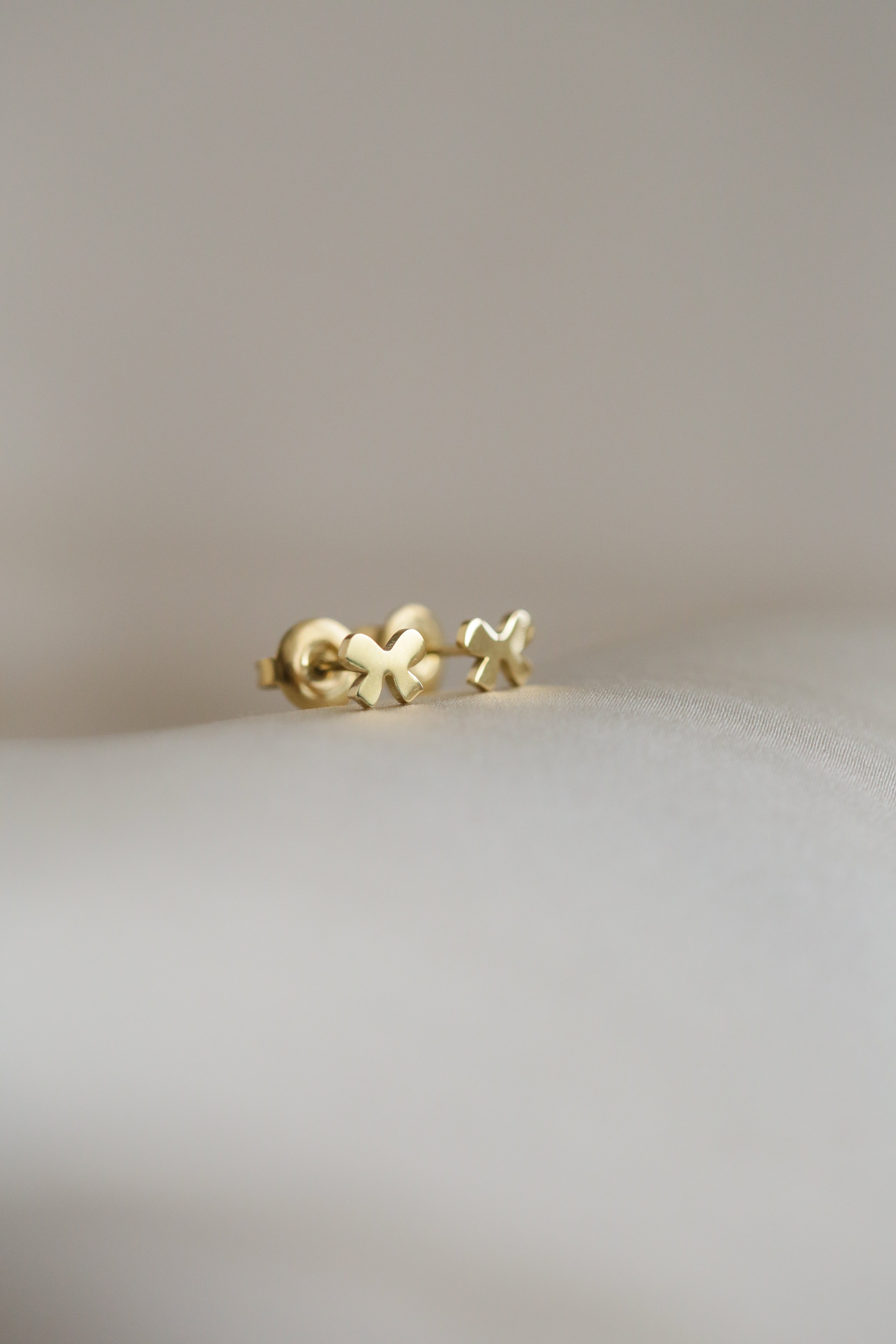 The Heart - Bow Studs - Boutique Minimaliste has waterproof, durable, elegant and vintage inspired jewelry