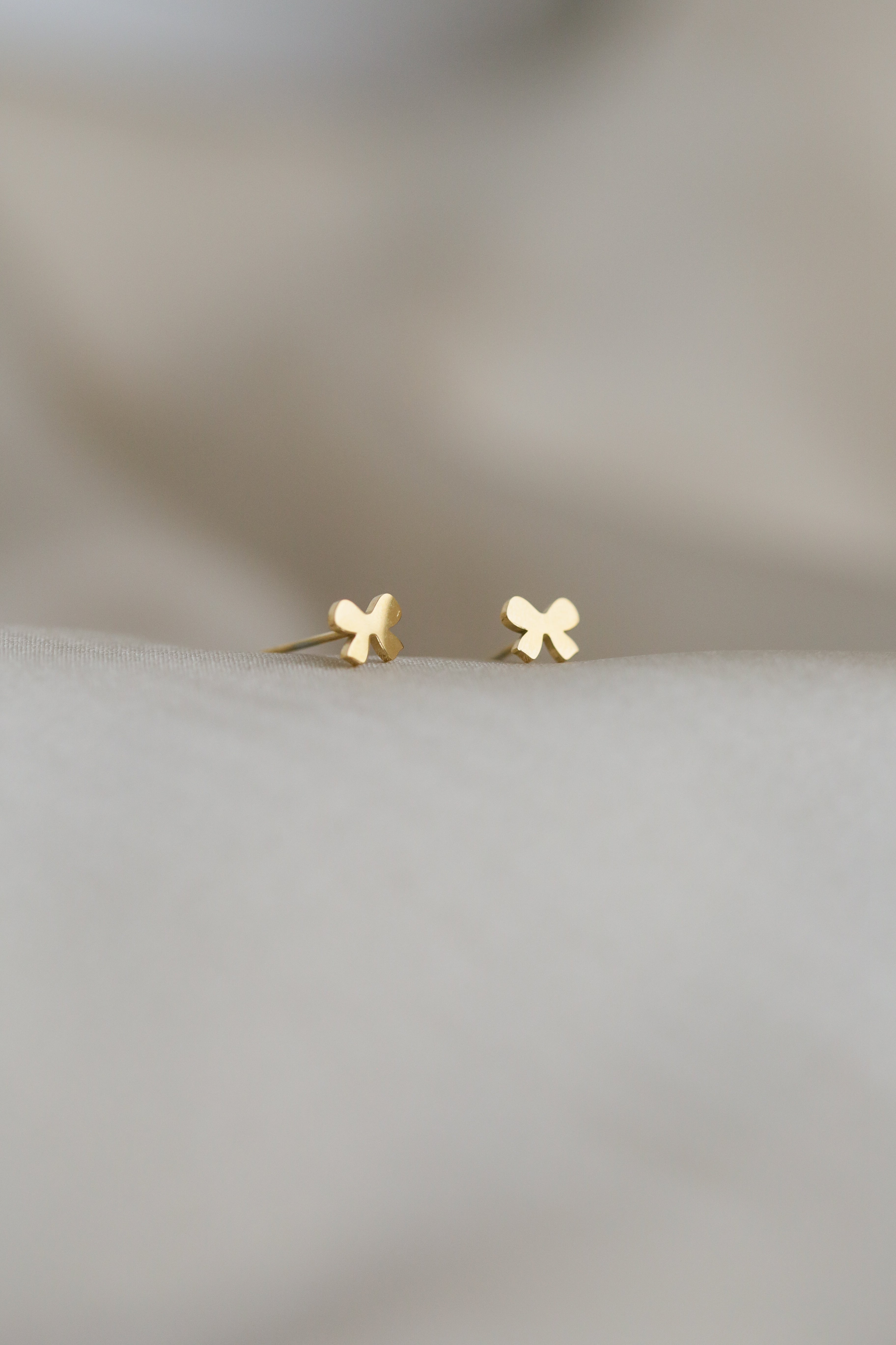 The Heart - Bow Studs - Boutique Minimaliste has waterproof, durable, elegant and vintage inspired jewelry