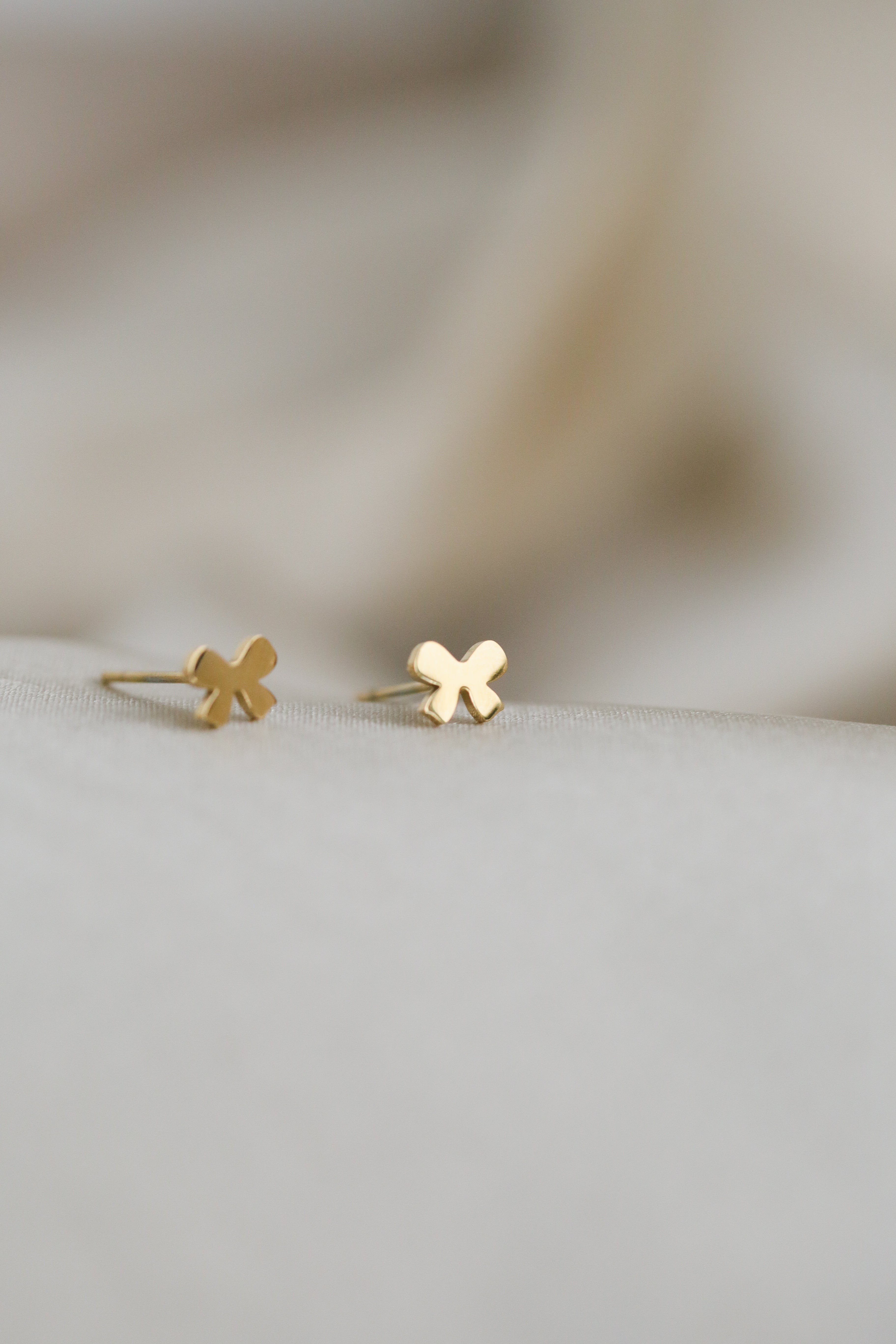 The Heart - Bow Studs - Boutique Minimaliste has waterproof, durable, elegant and vintage inspired jewelry