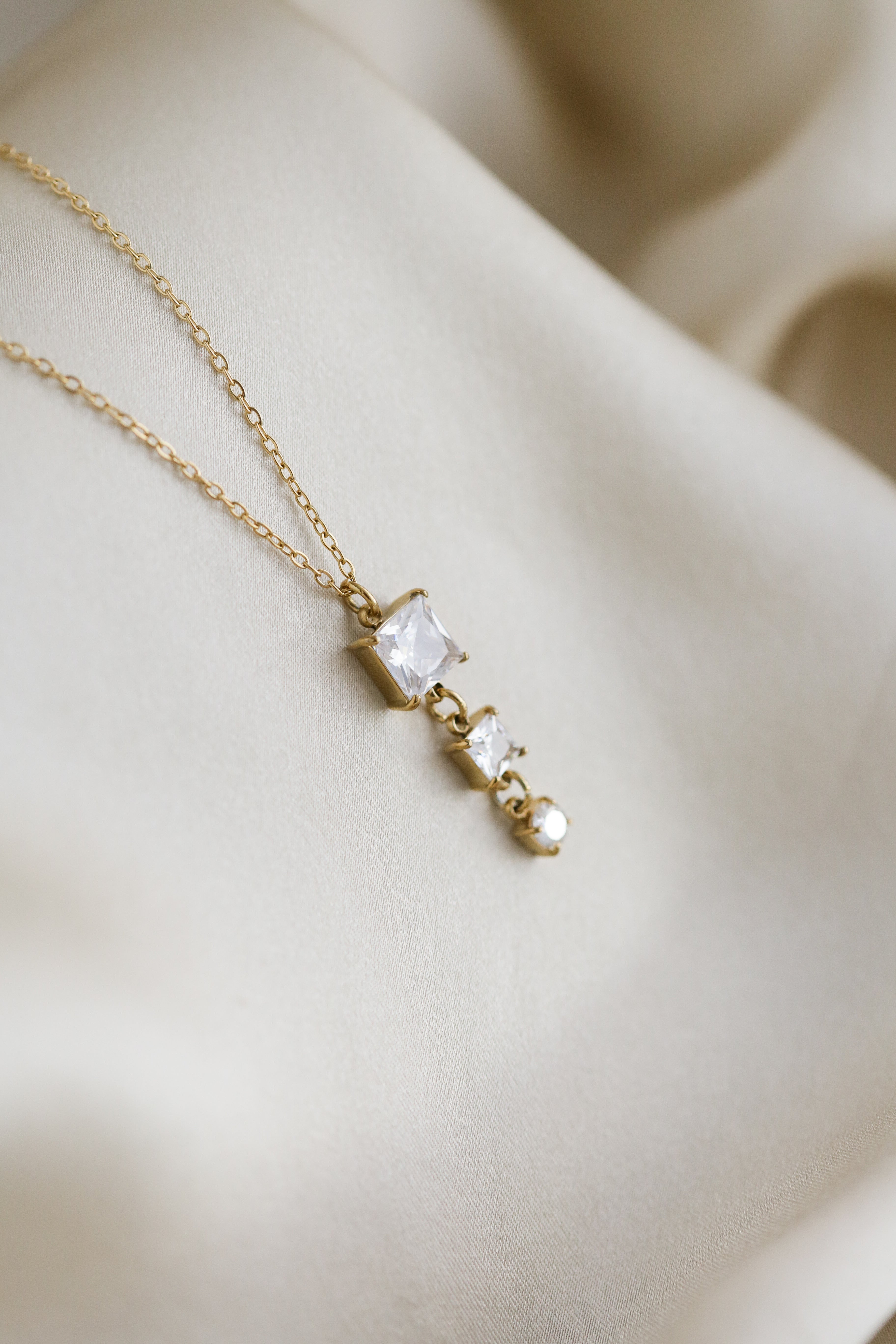 The Heart - Cubic Zirconia Drop Necklace - Boutique Minimaliste has waterproof, durable, elegant and vintage inspired jewelry