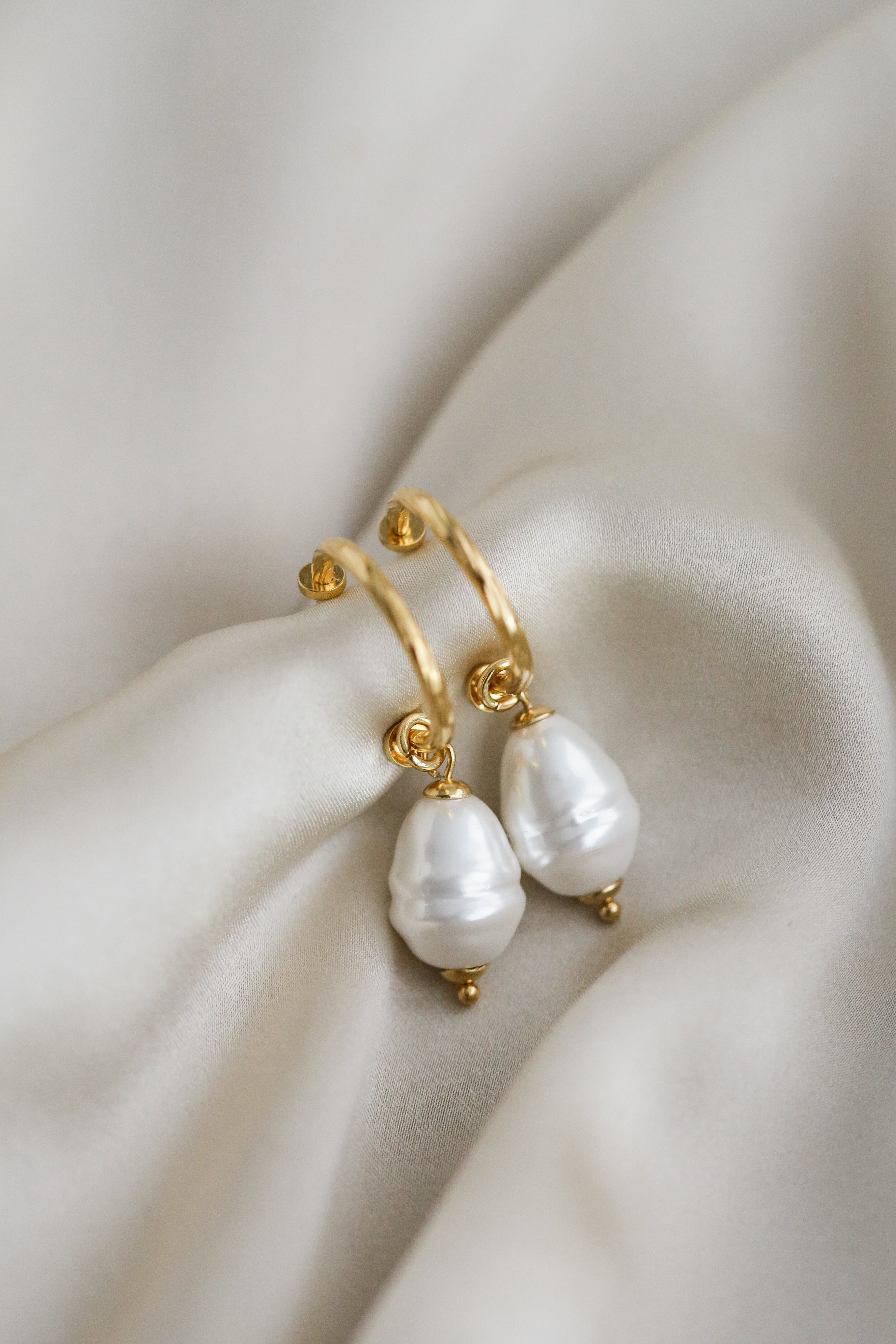 The Heart - Pearl Hoops - Boutique Minimaliste has waterproof, durable, elegant and vintage inspired jewelry