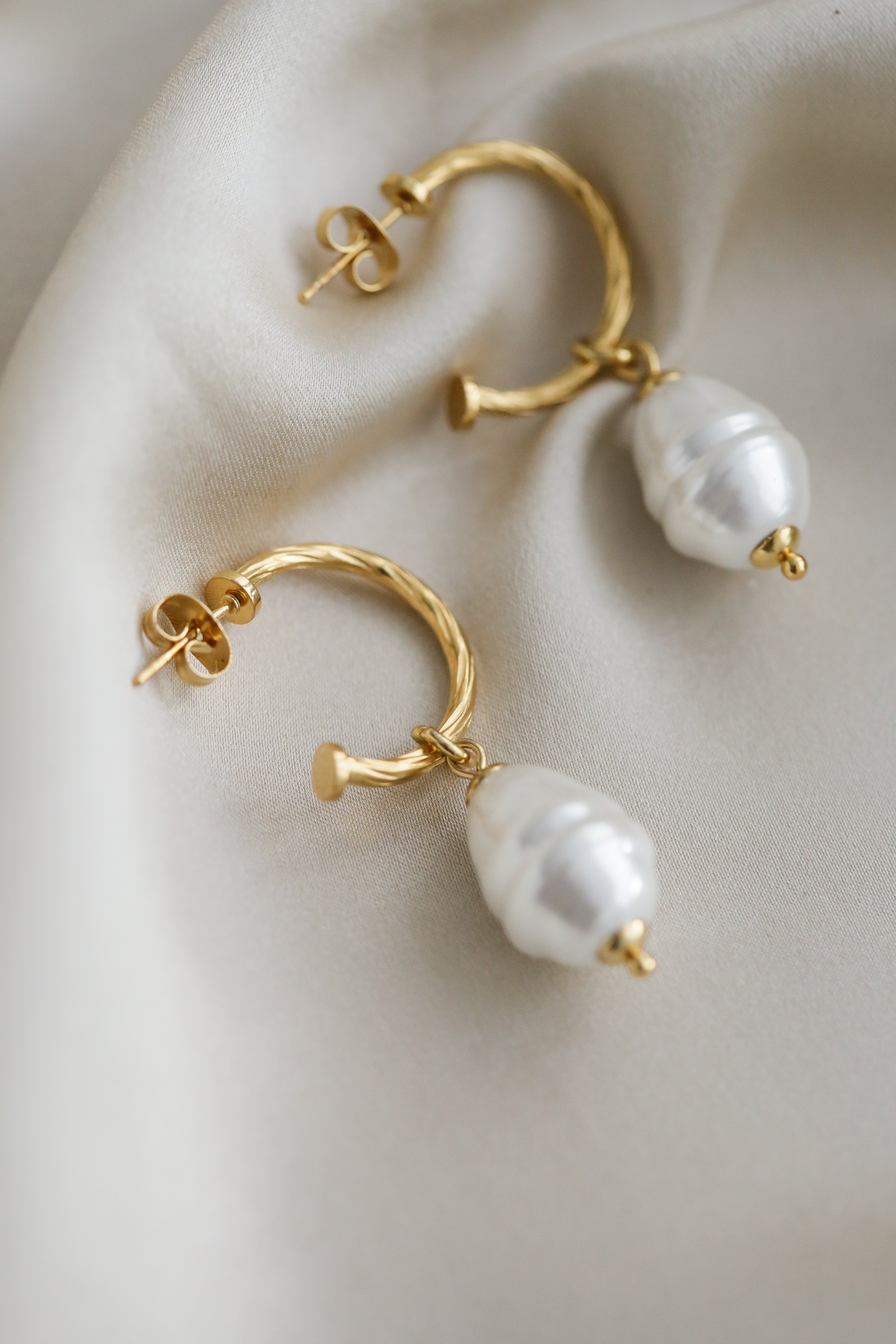 The Heart - Pearl Hoops - Boutique Minimaliste has waterproof, durable, elegant and vintage inspired jewelry