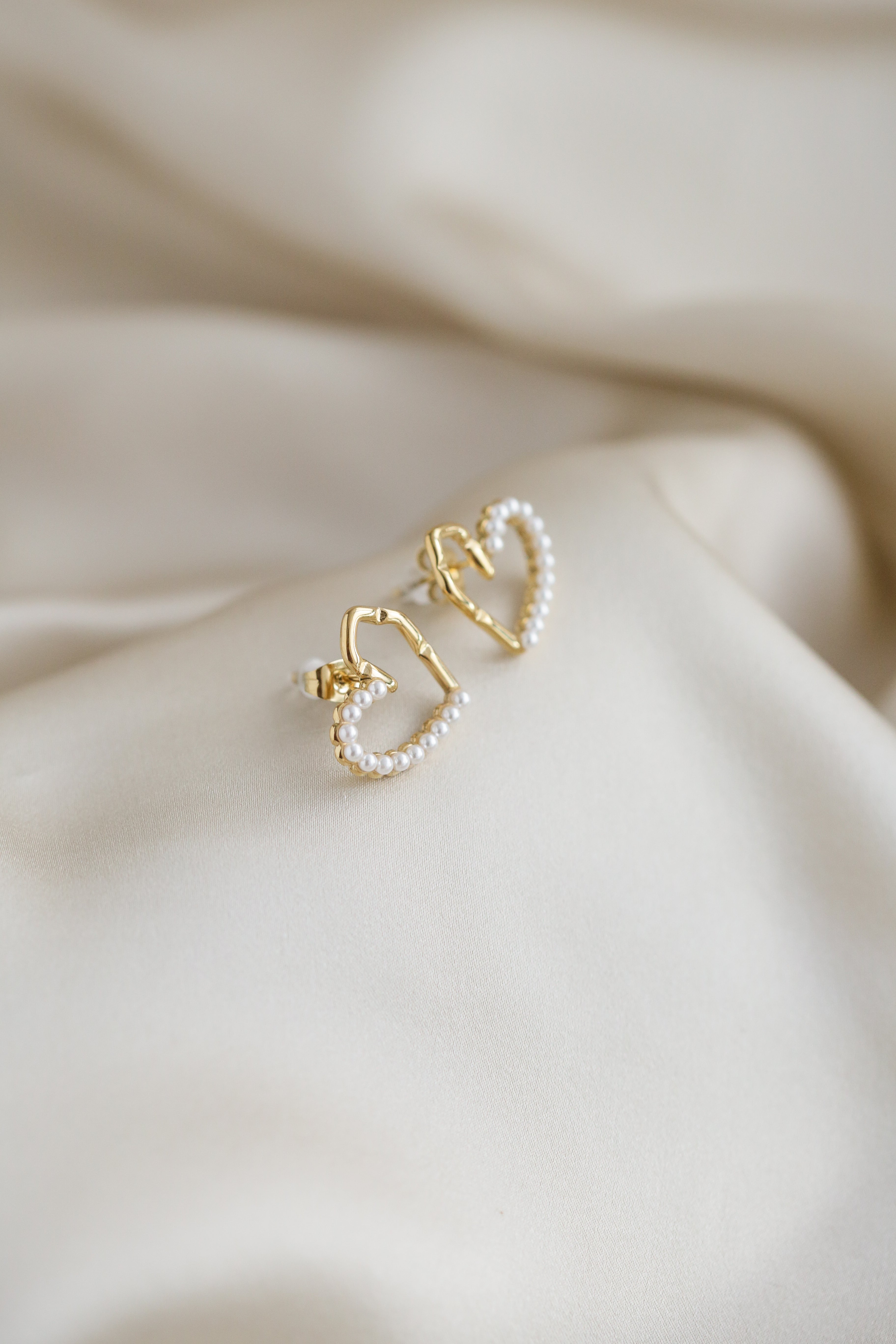 The Heart - Pearl Studs - Boutique Minimaliste has waterproof, durable, elegant and vintage inspired jewelry