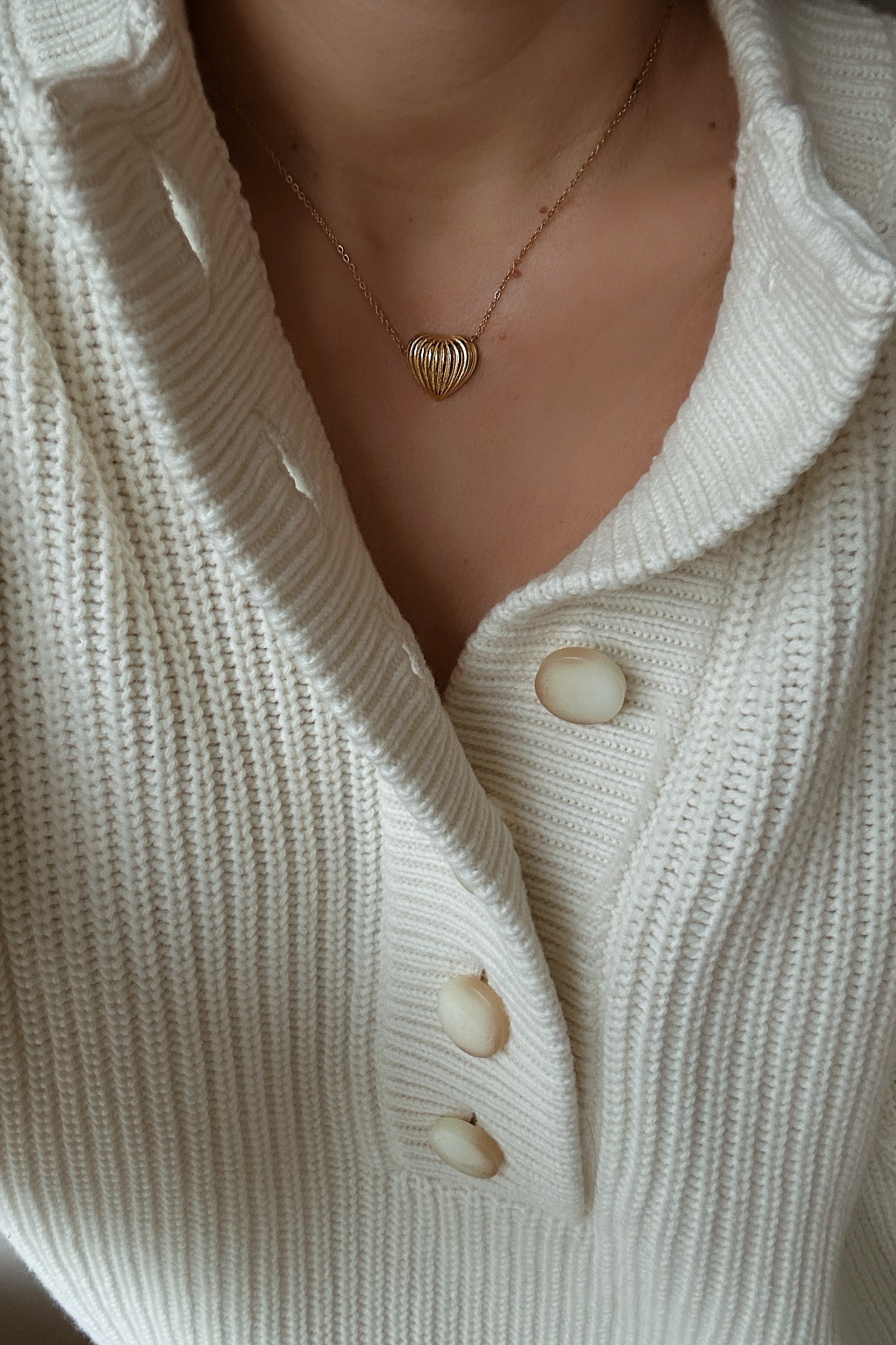 The Heart - Ribbed Pendant Necklace - Boutique Minimaliste has waterproof, durable, elegant and vintage inspired jewelry