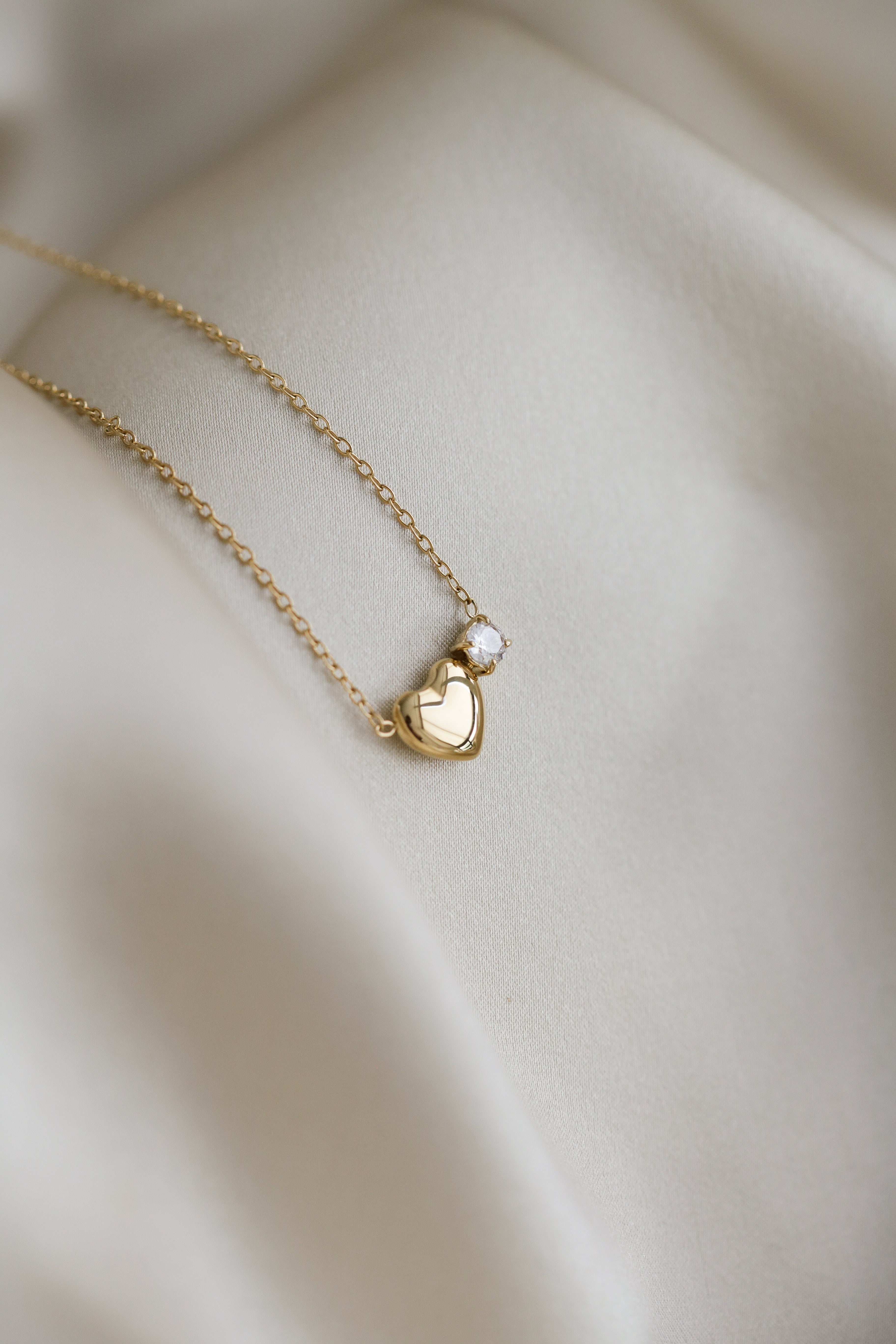 The Heart - Single Cubic Zirconia Necklace - Boutique Minimaliste has waterproof, durable, elegant and vintage inspired jewelry