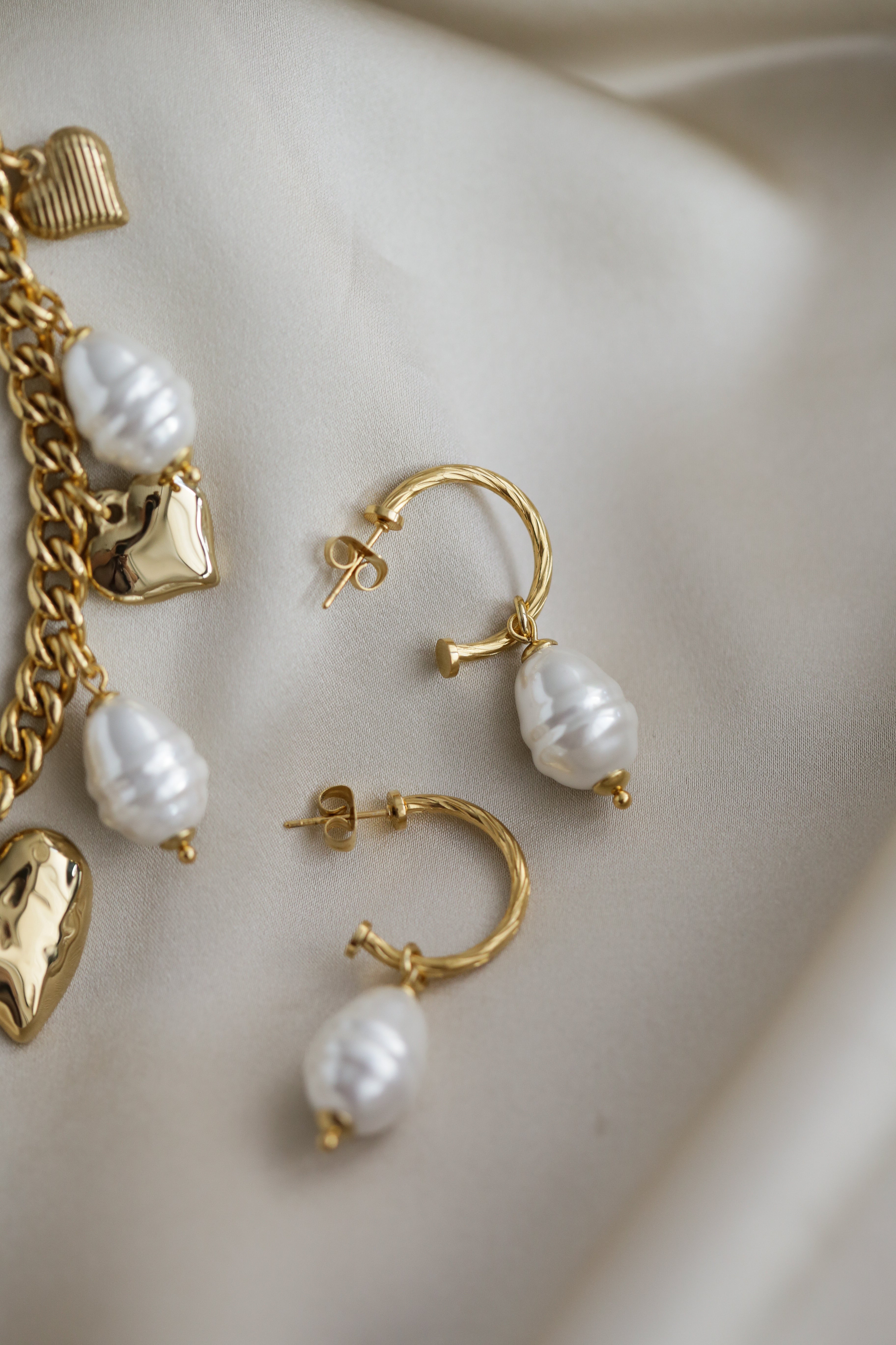 The Heart - Statement Necklace - Boutique Minimaliste has waterproof, durable, elegant and vintage inspired jewelry