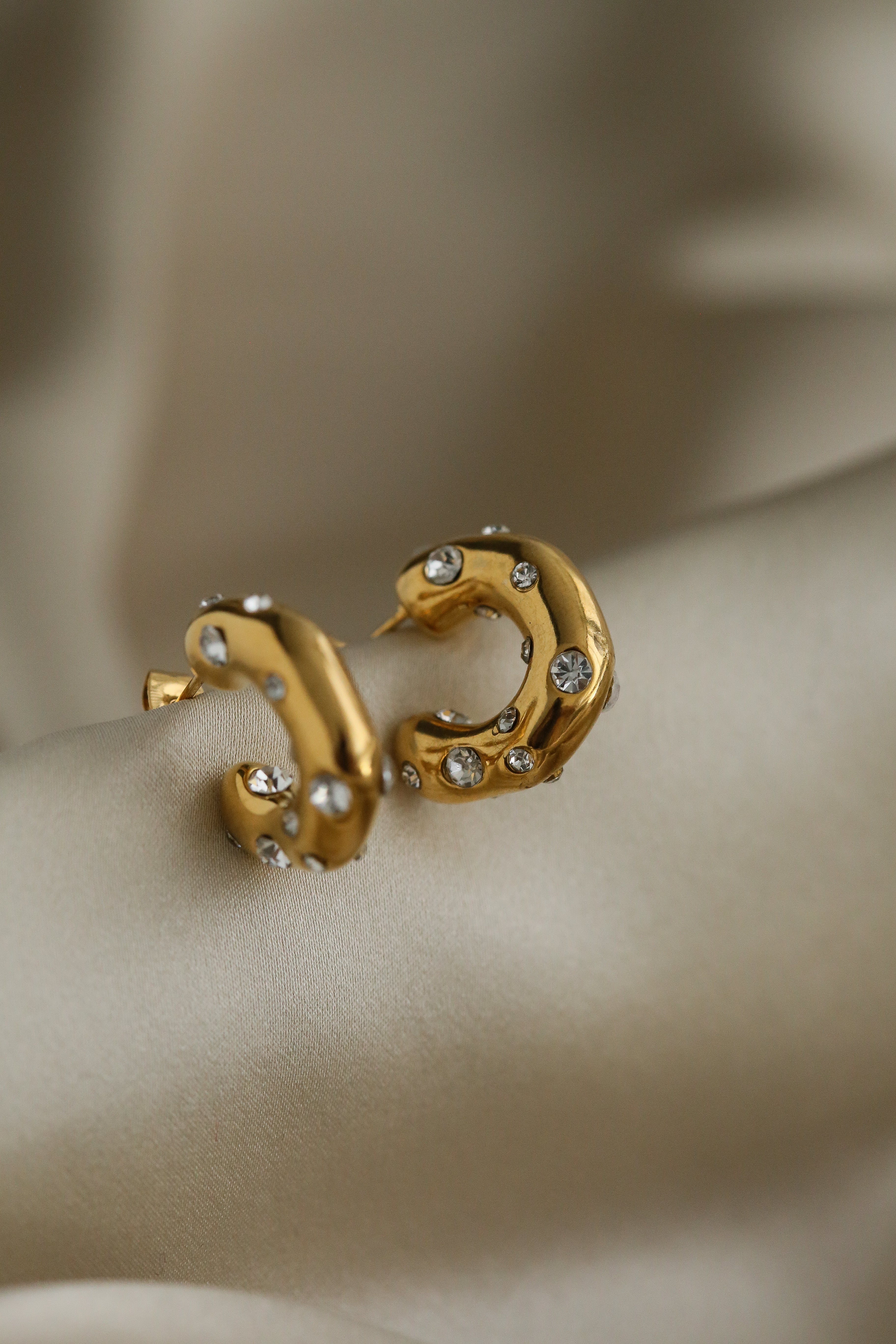 Thelma Hoops - Boutique Minimaliste has waterproof, durable, elegant and vintage inspired jewelry