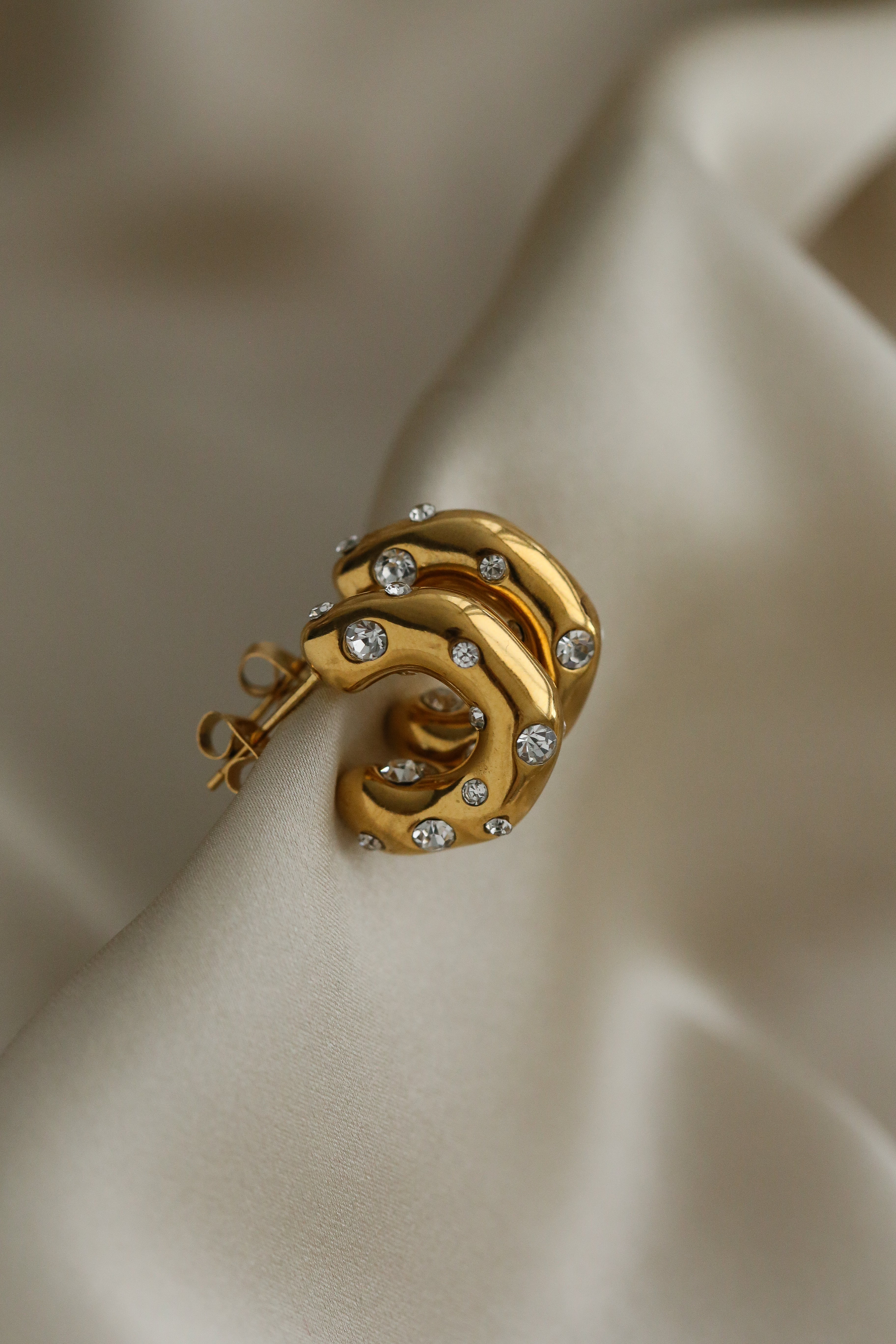 Thelma Hoops - Boutique Minimaliste has waterproof, durable, elegant and vintage inspired jewelry