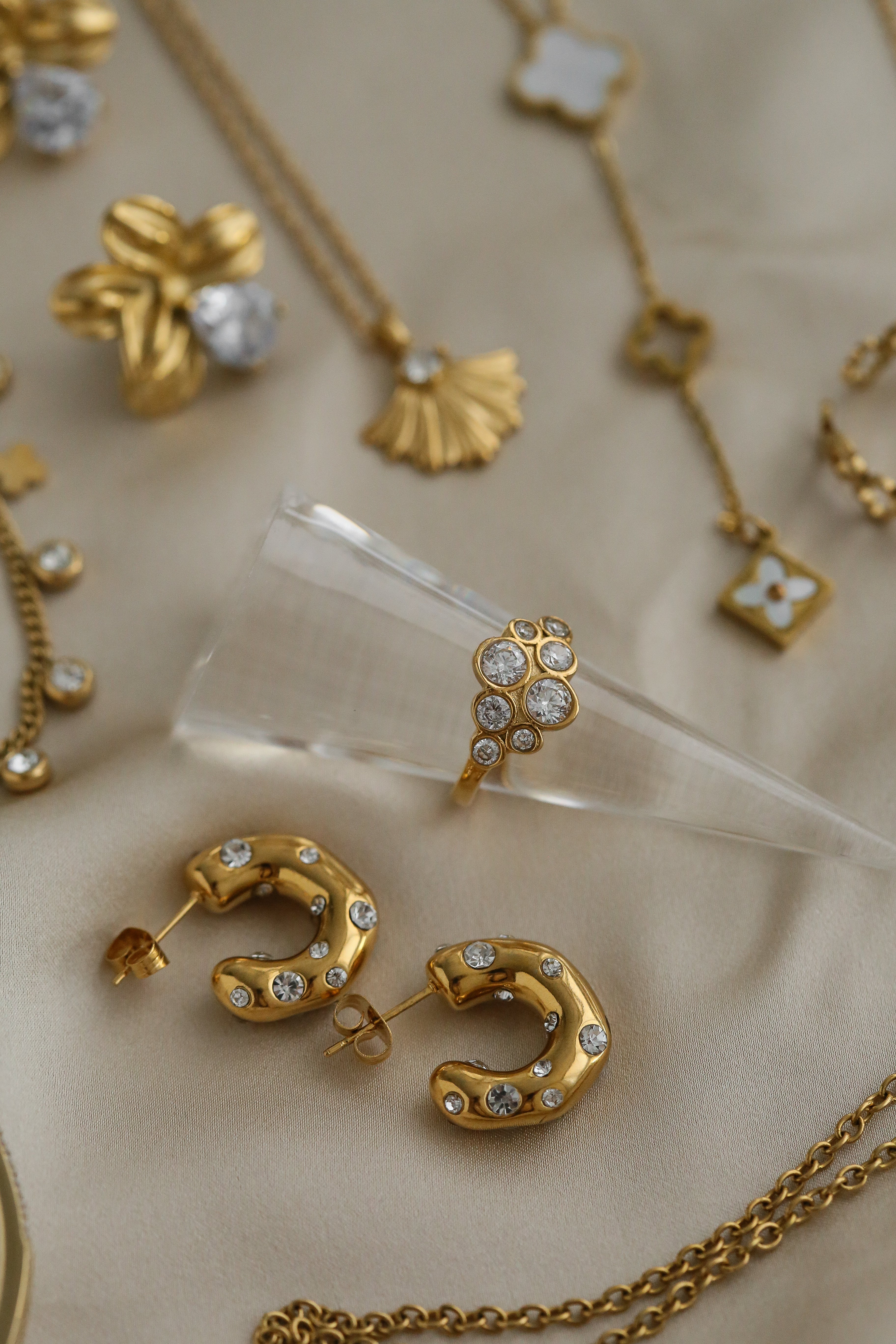 Thelma Hoops - Boutique Minimaliste has waterproof, durable, elegant and vintage inspired jewelry