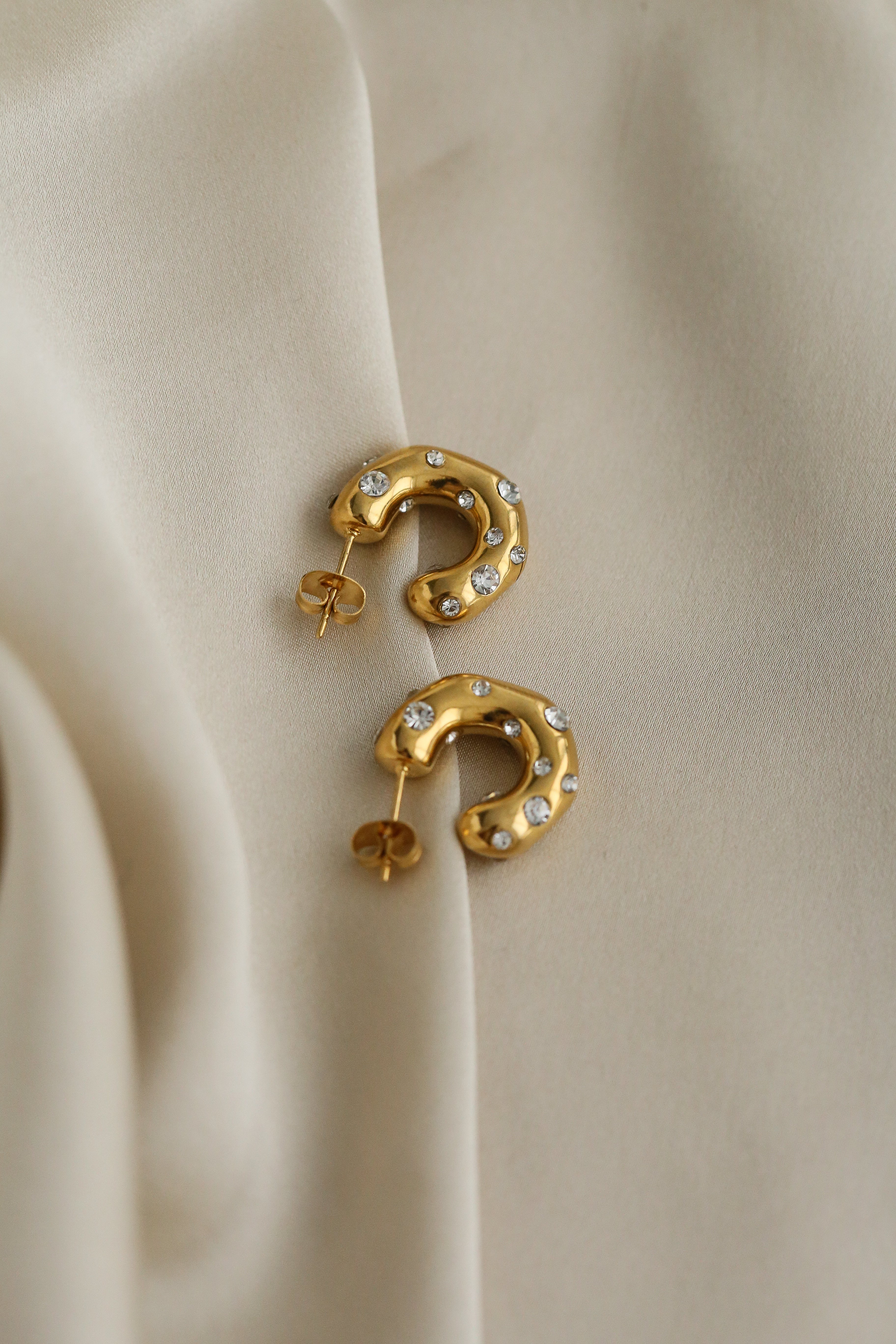 Thelma Hoops - Boutique Minimaliste has waterproof, durable, elegant and vintage inspired jewelry