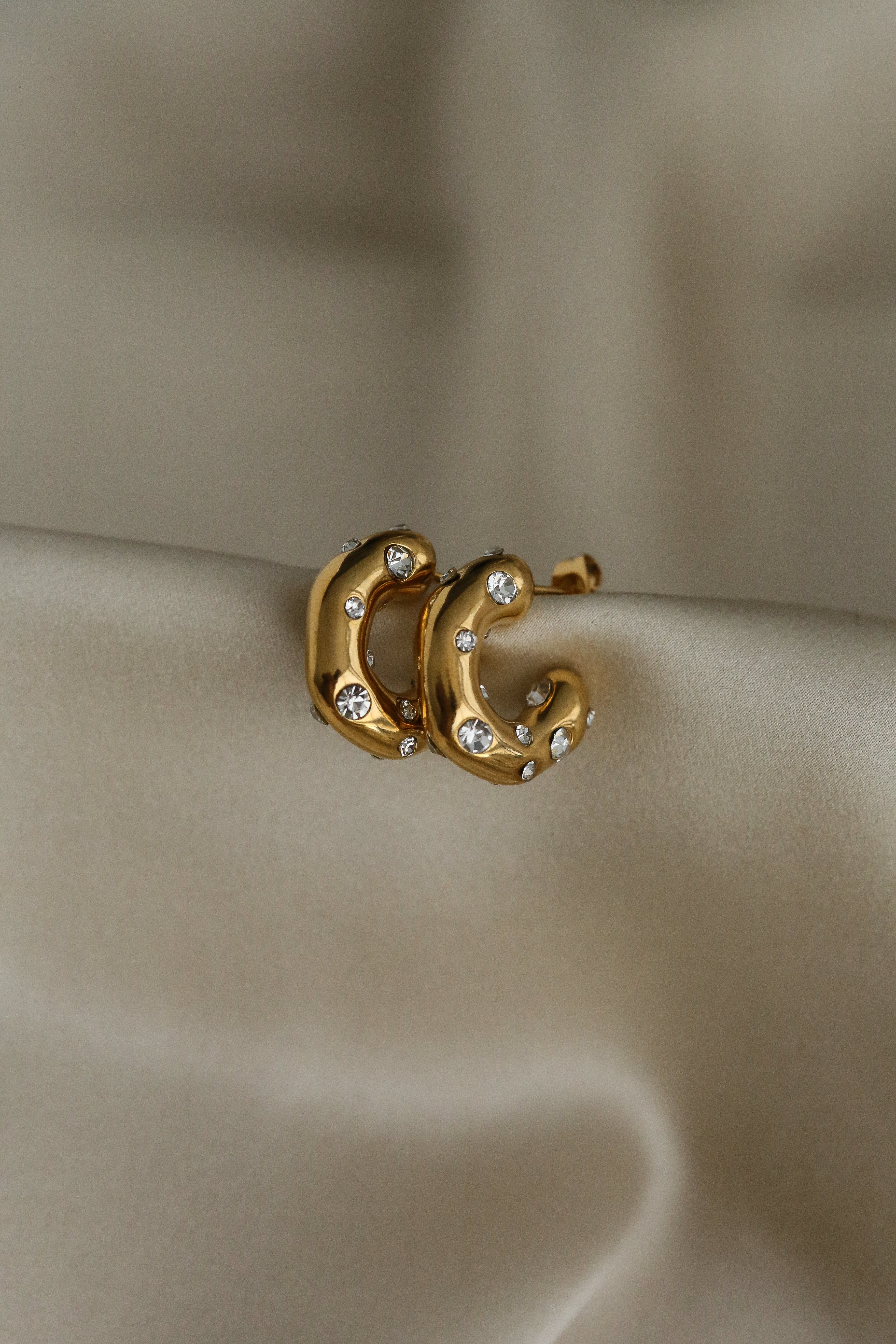 Thelma Hoops - Boutique Minimaliste has waterproof, durable, elegant and vintage inspired jewelry