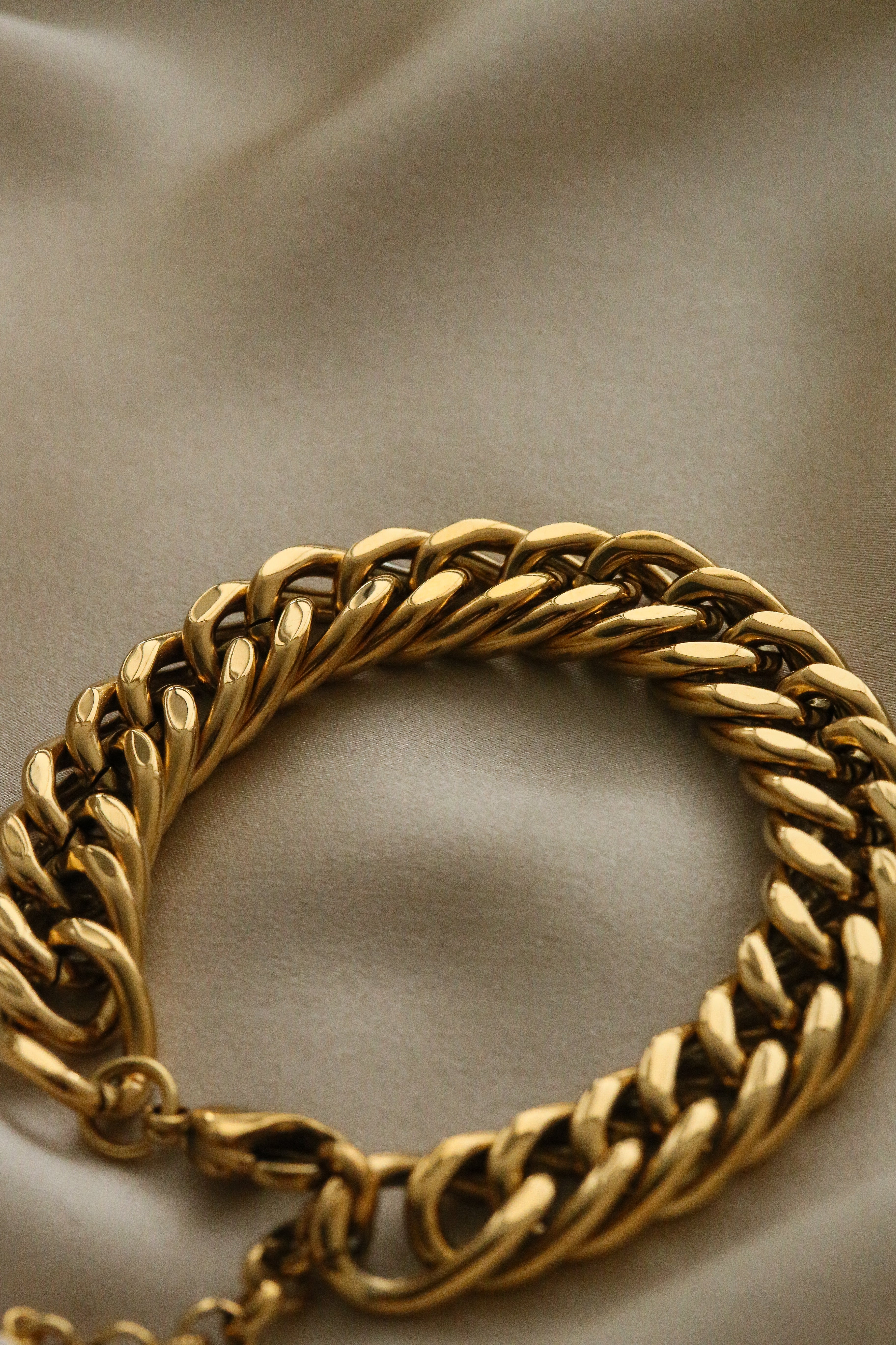 True Bracelet - Boutique Minimaliste has waterproof, durable, elegant and vintage inspired jewelry