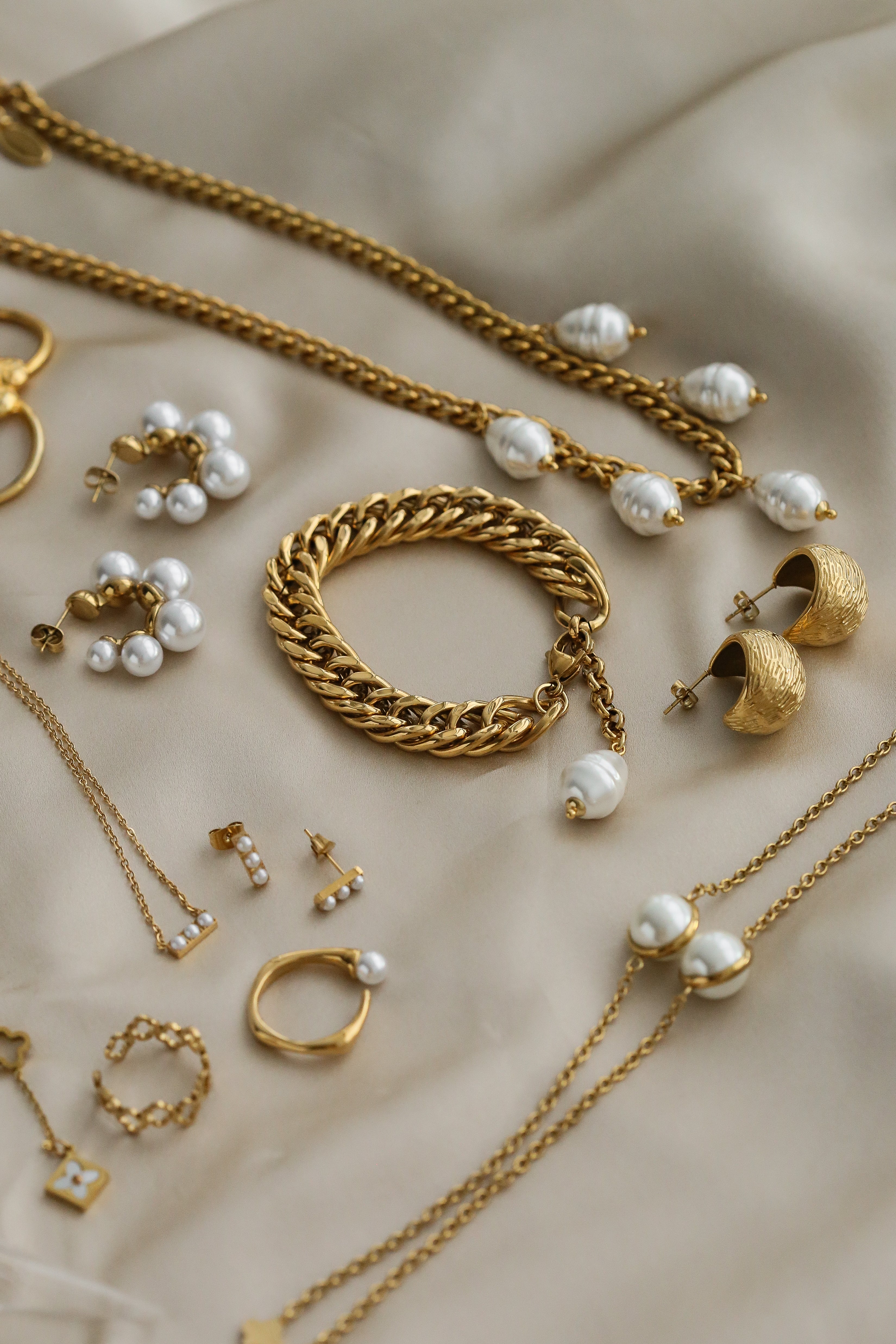 True Bracelet - Boutique Minimaliste has waterproof, durable, elegant and vintage inspired jewelry