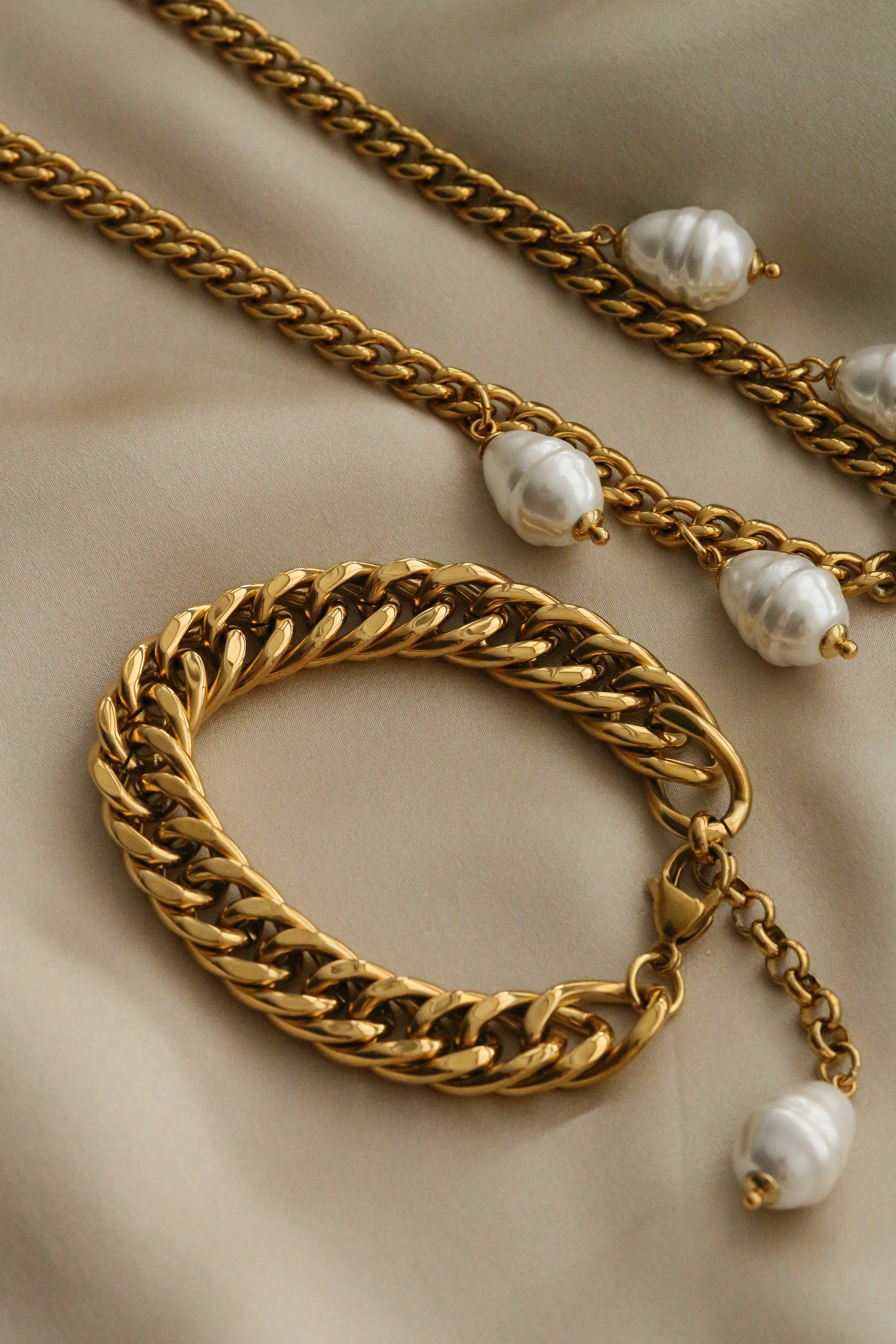 True Bracelet - Boutique Minimaliste has waterproof, durable, elegant and vintage inspired jewelry