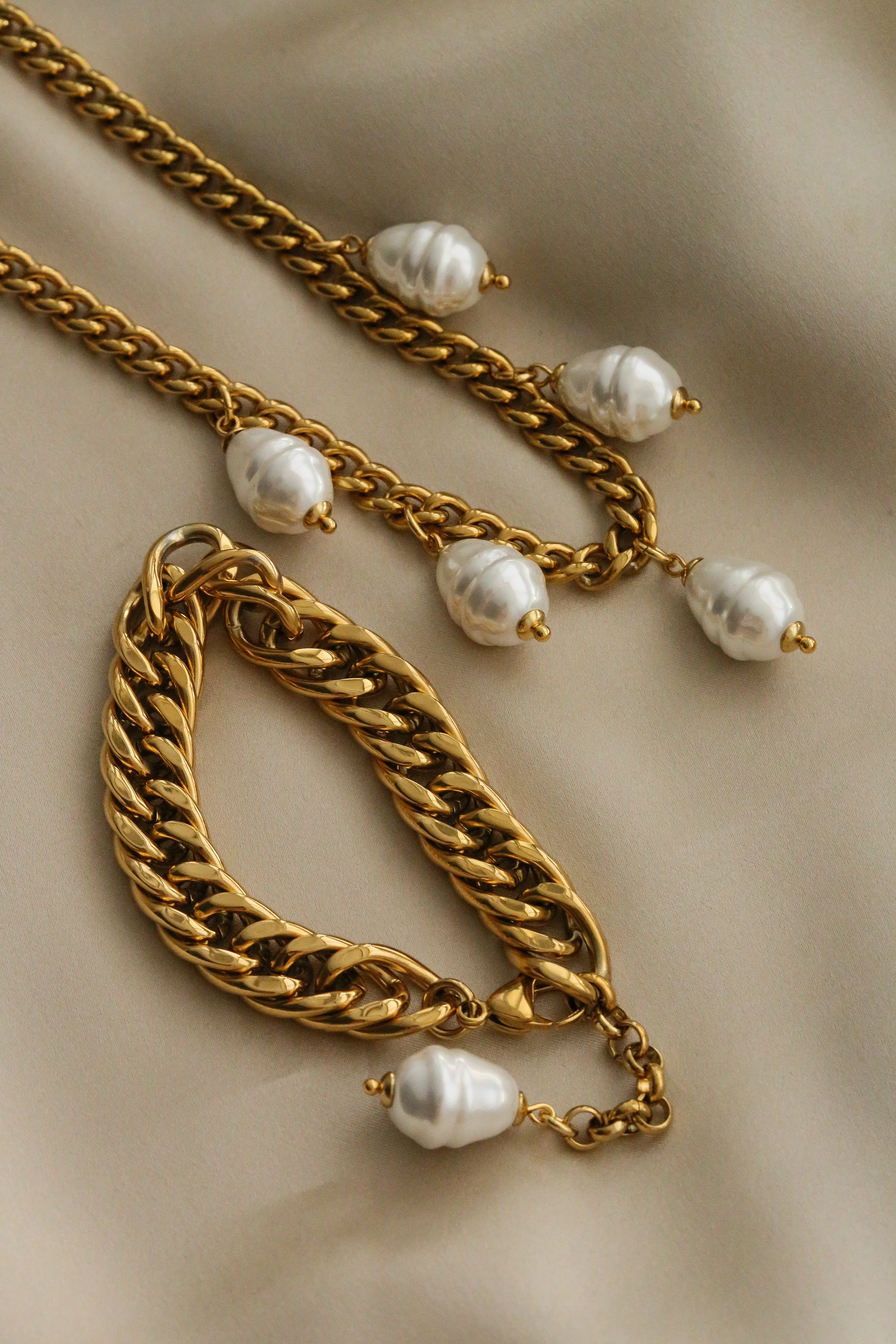 True Bracelet - Boutique Minimaliste has waterproof, durable, elegant and vintage inspired jewelry