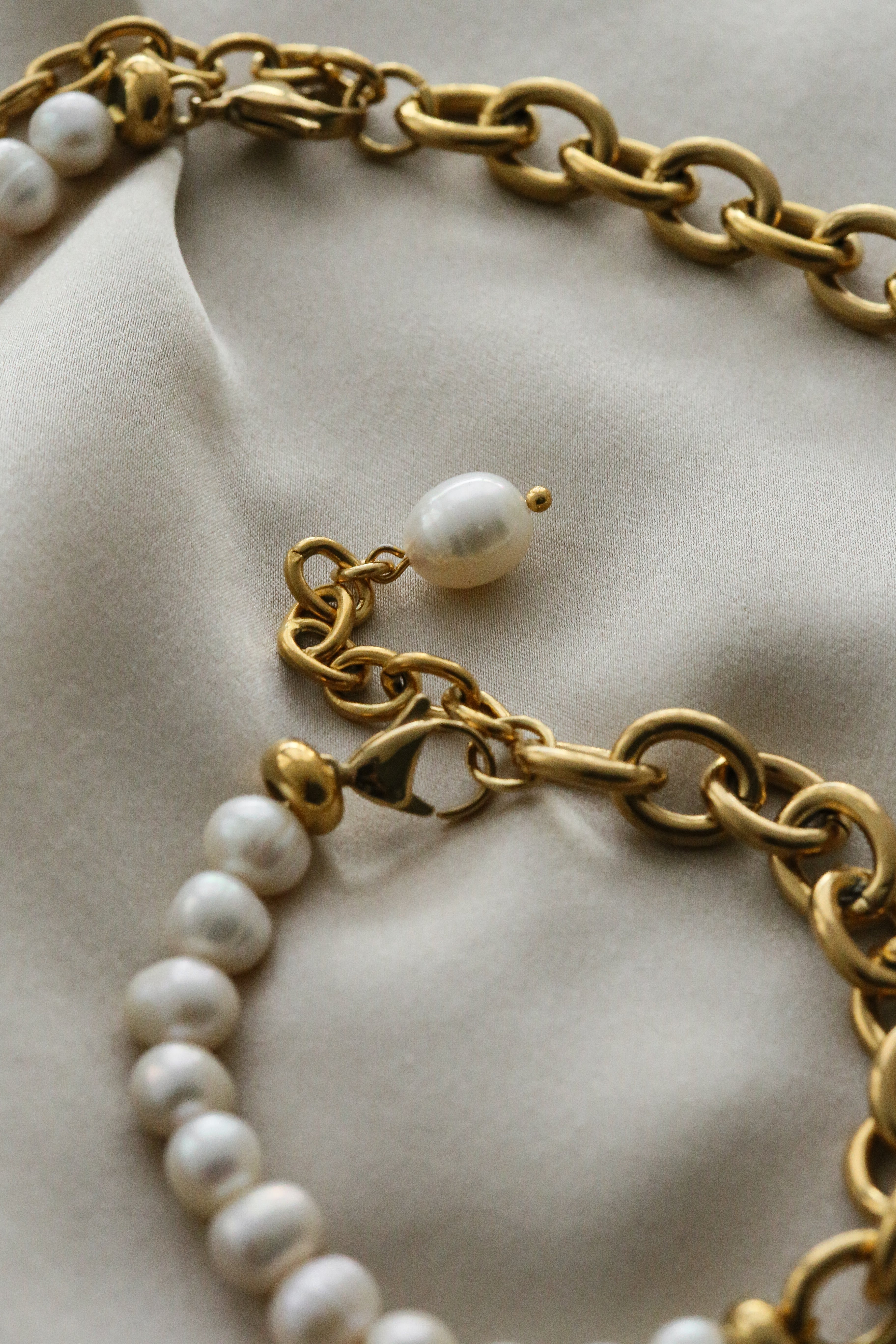 Valerie Bracelet - Boutique Minimaliste has waterproof, durable, elegant and vintage inspired jewelry