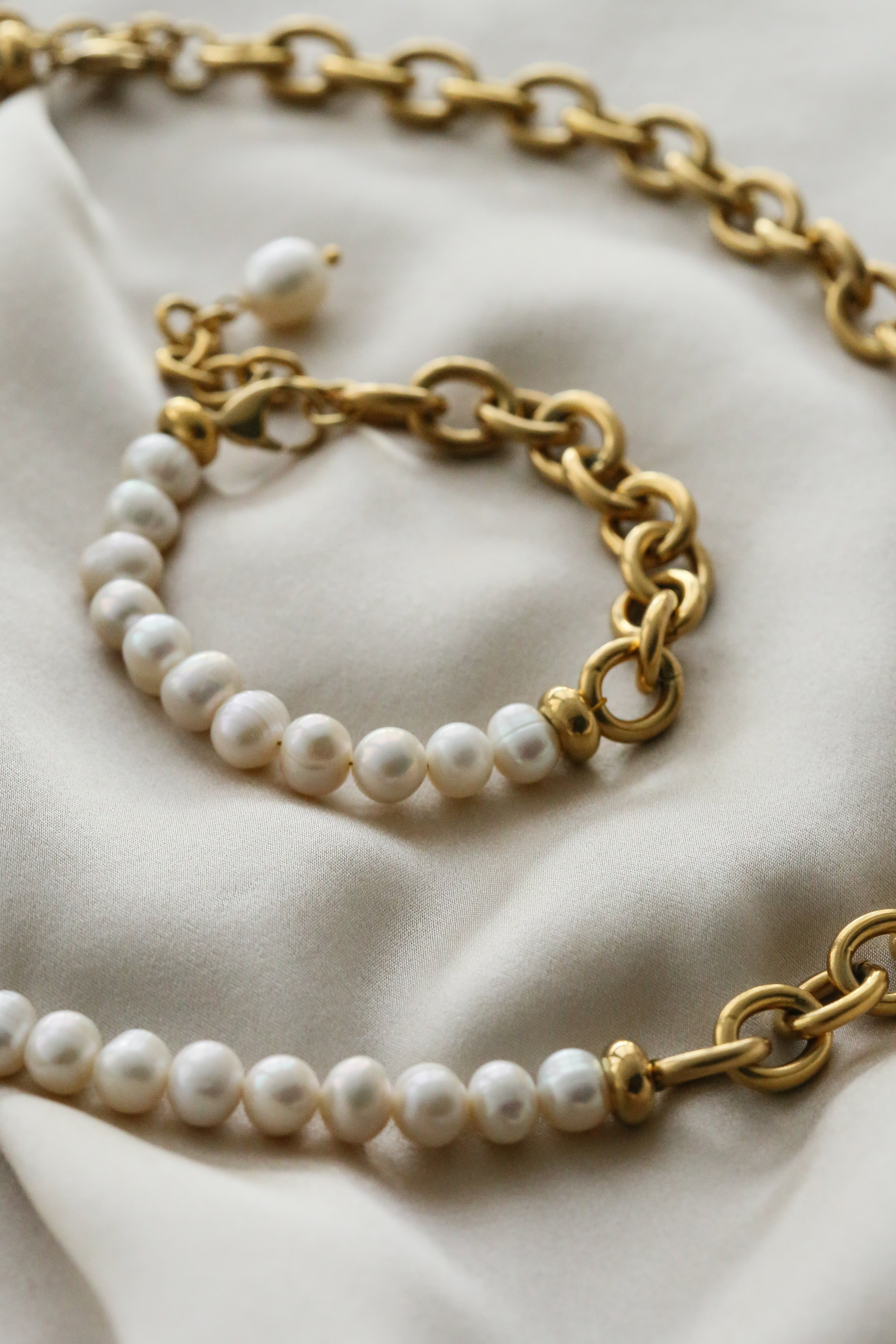 Valerie Bracelet - Boutique Minimaliste has waterproof, durable, elegant and vintage inspired jewelry