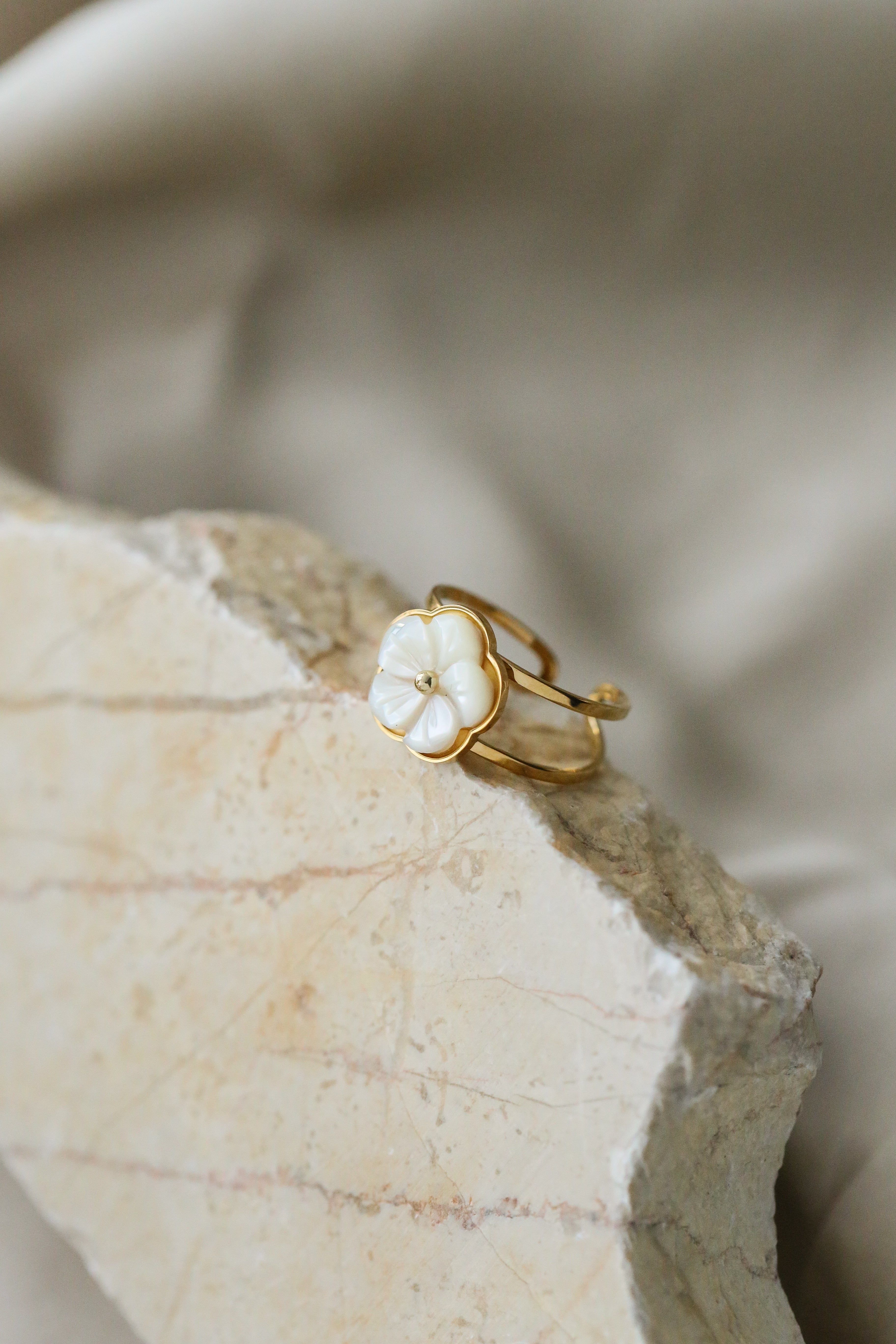 Venus Ring - Boutique Minimaliste has waterproof, durable, elegant and vintage inspired jewelry