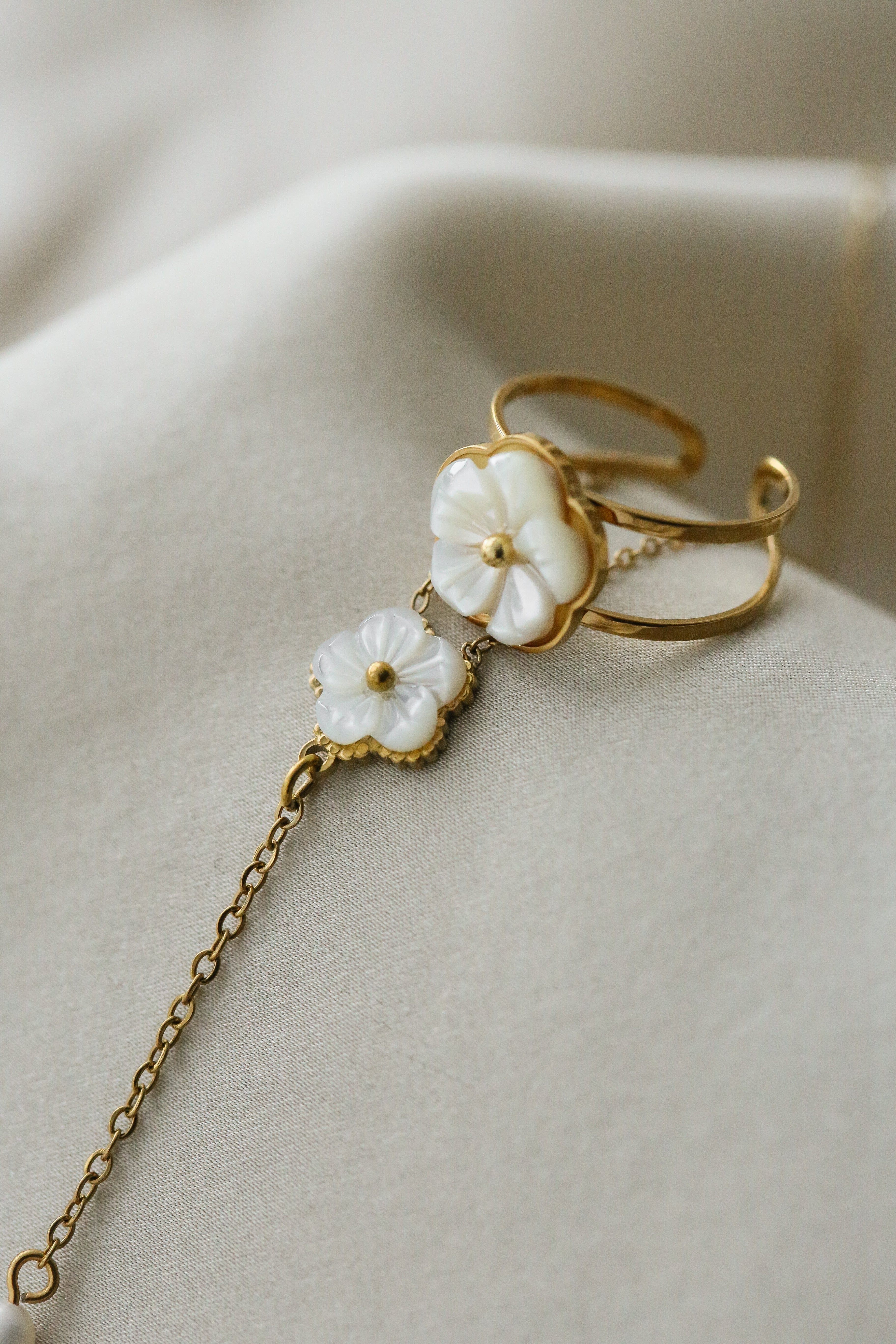 Venus Ring - Boutique Minimaliste has waterproof, durable, elegant and vintage inspired jewelry