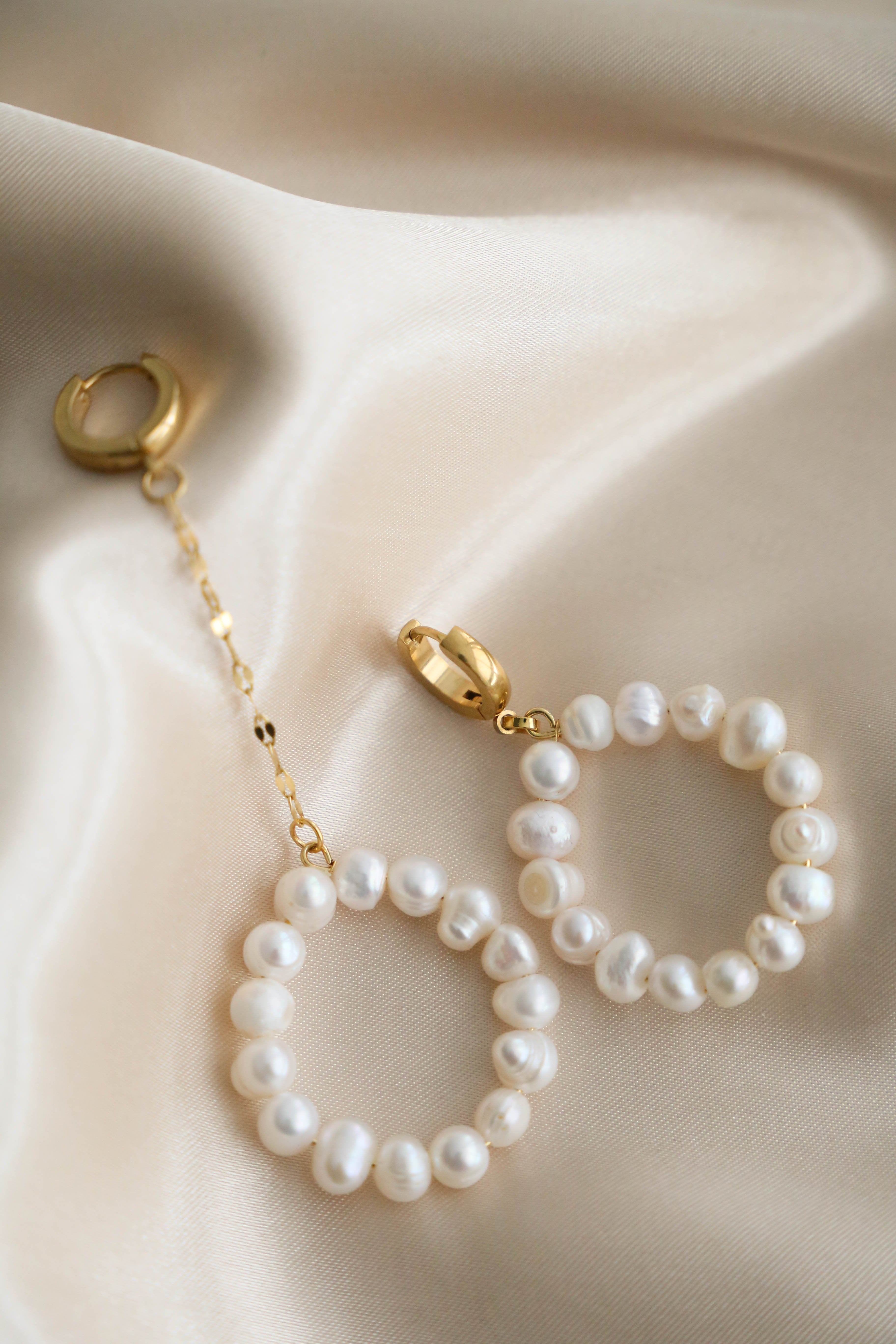 Verity Earrings - Boutique Minimaliste has waterproof, durable, elegant and vintage inspired jewelry