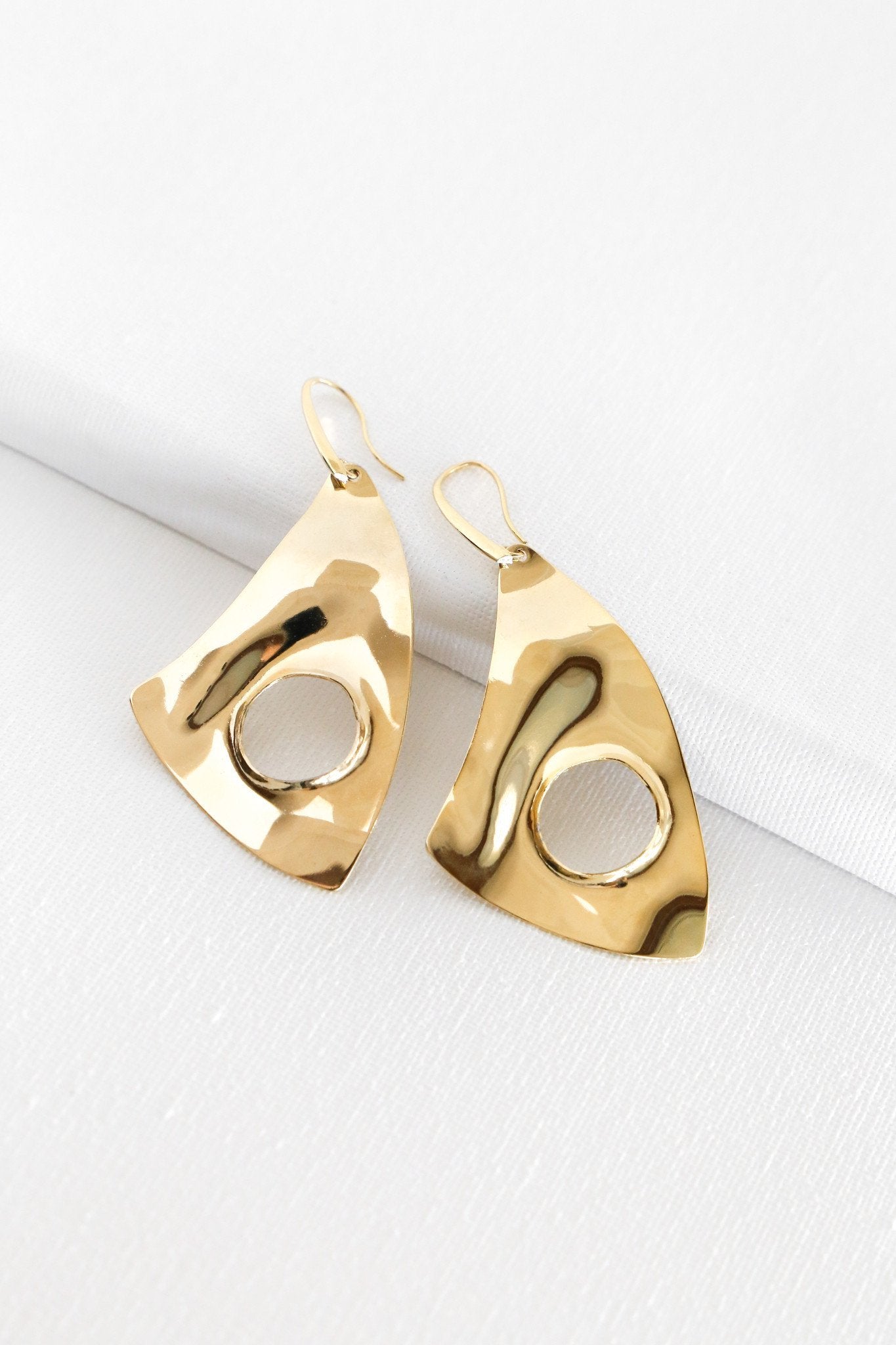 Vintage Wave Earrings - Boutique Minimaliste has waterproof, durable, elegant and vintage inspired jewelry