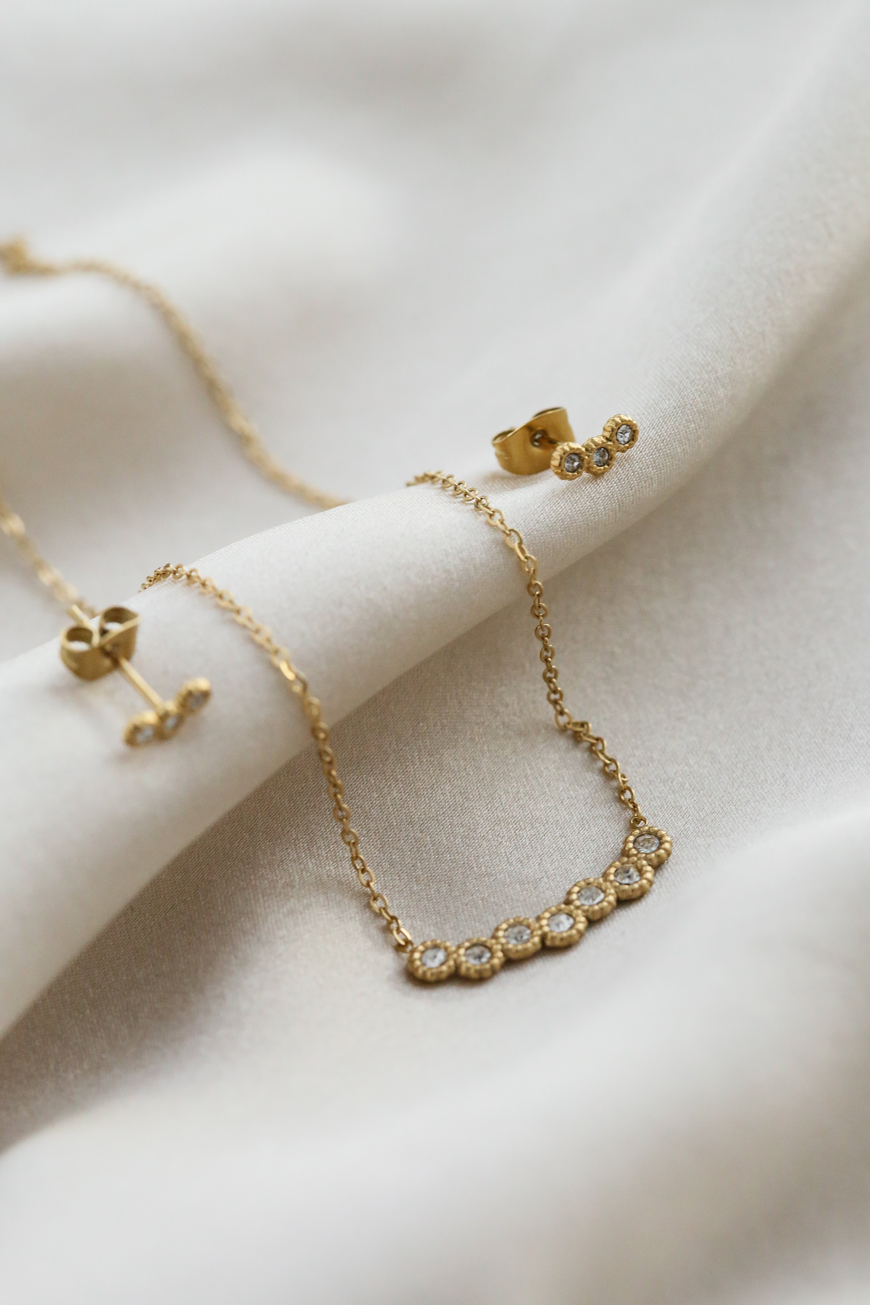 Virginia Set - Boutique Minimaliste has waterproof, durable, elegant and vintage inspired jewelry