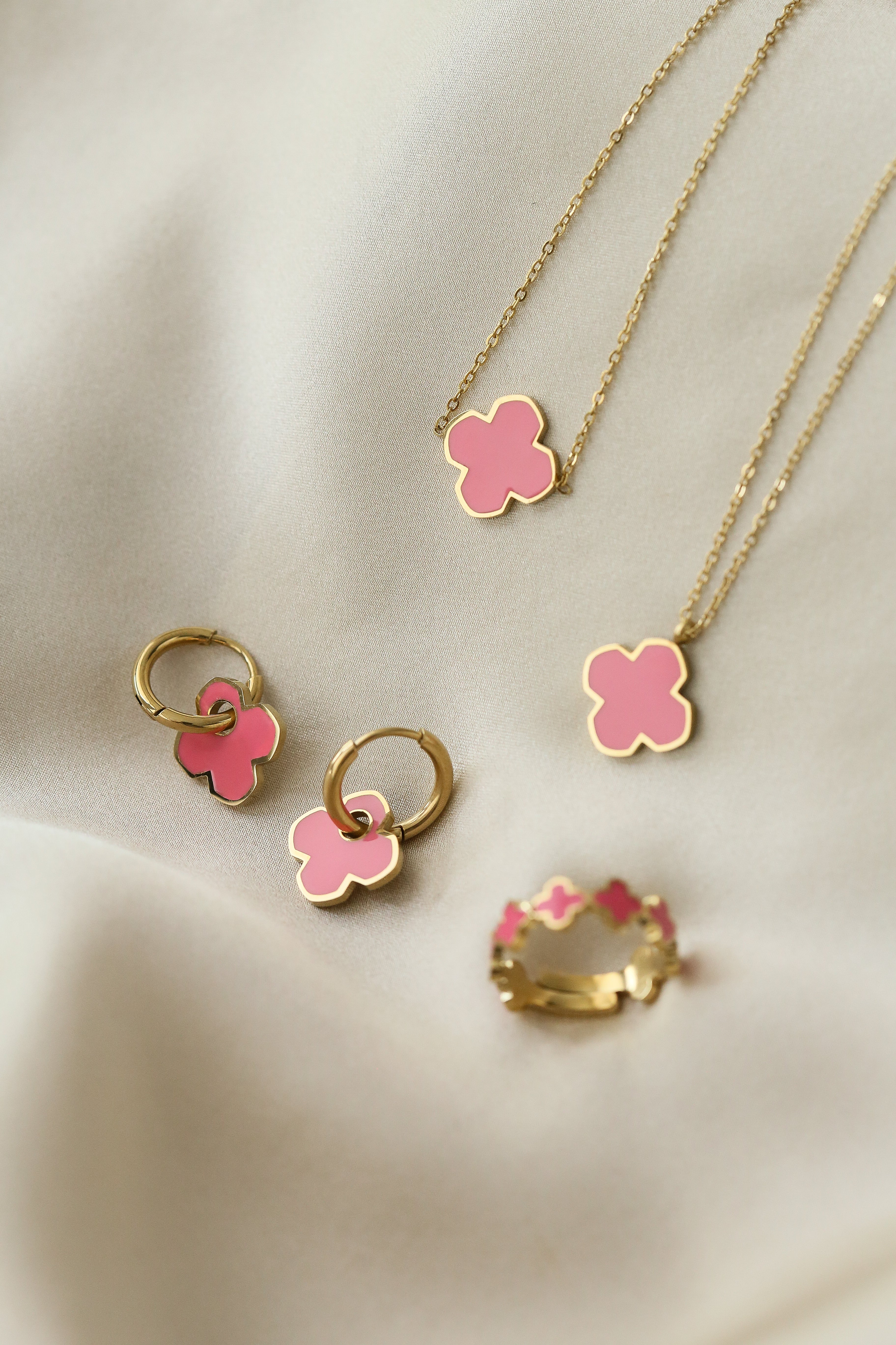 Whitney Ring - Boutique Minimaliste has waterproof, durable, elegant and vintage inspired jewelry