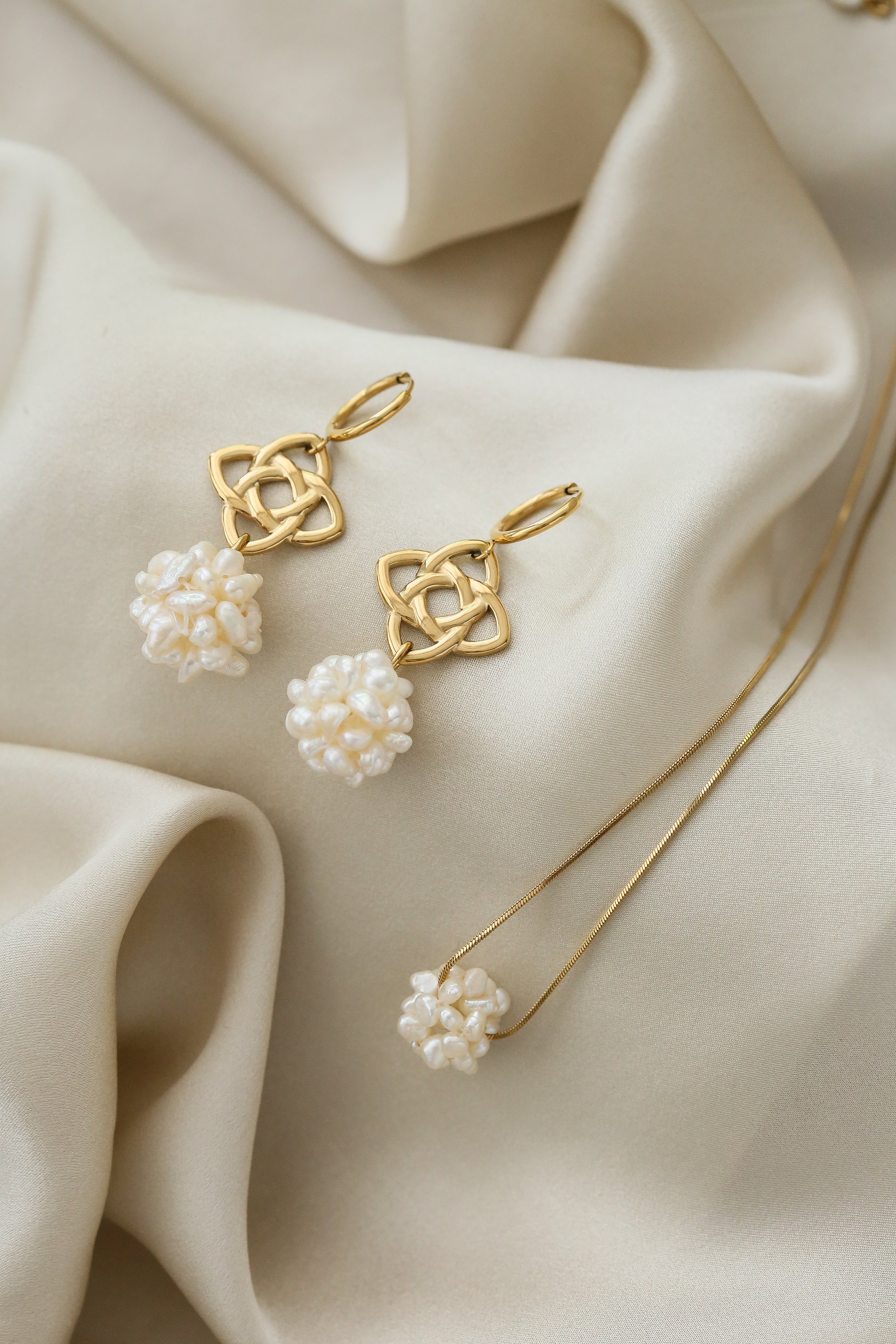 Willow Necklace - Boutique Minimaliste has waterproof, durable, elegant and vintage inspired jewelry