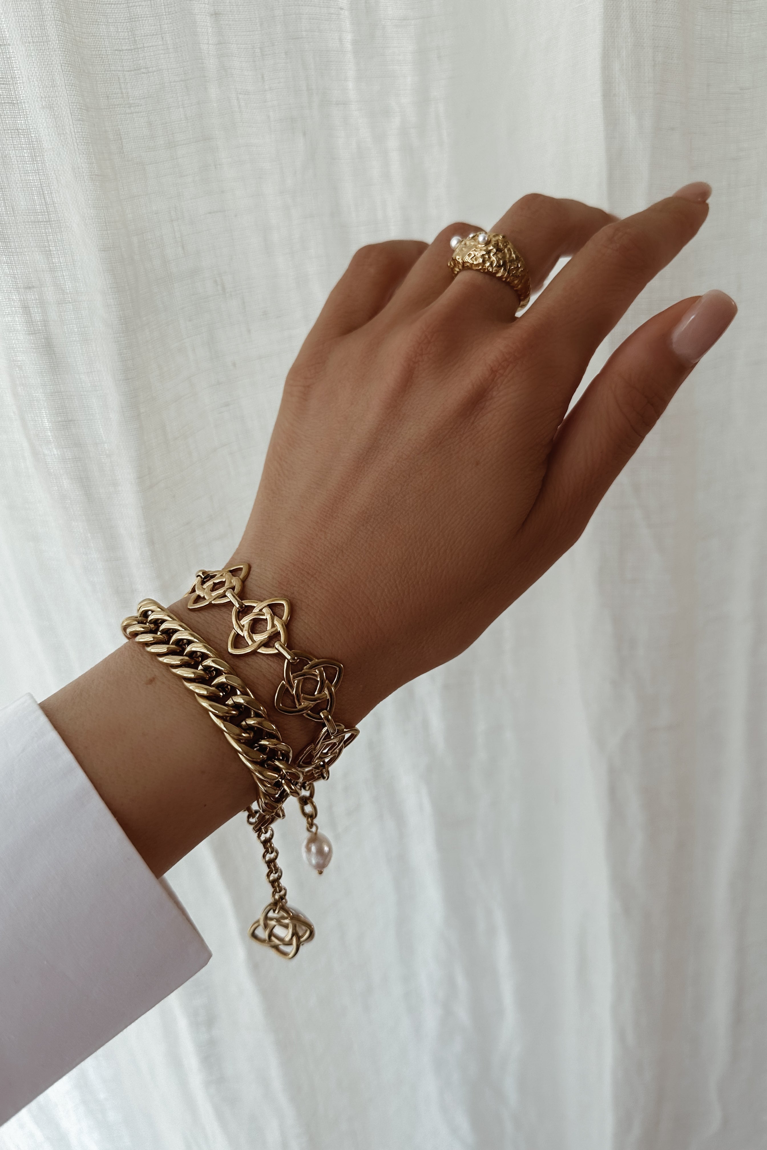 Winona Bracelet - Boutique Minimaliste has waterproof, durable, elegant and vintage inspired jewelry