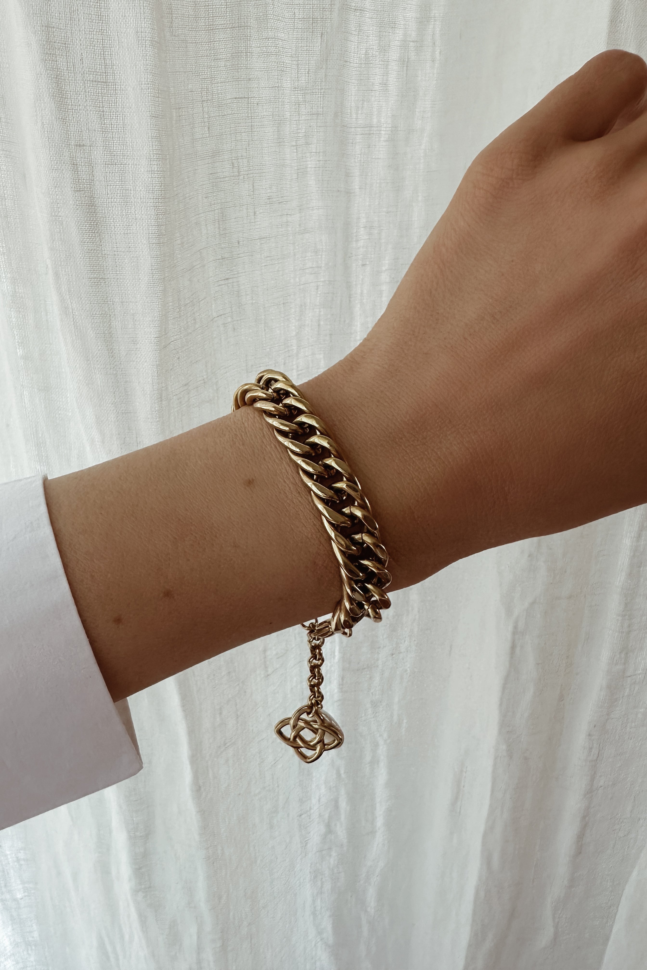 Winona Bracelet - Boutique Minimaliste has waterproof, durable, elegant and vintage inspired jewelry