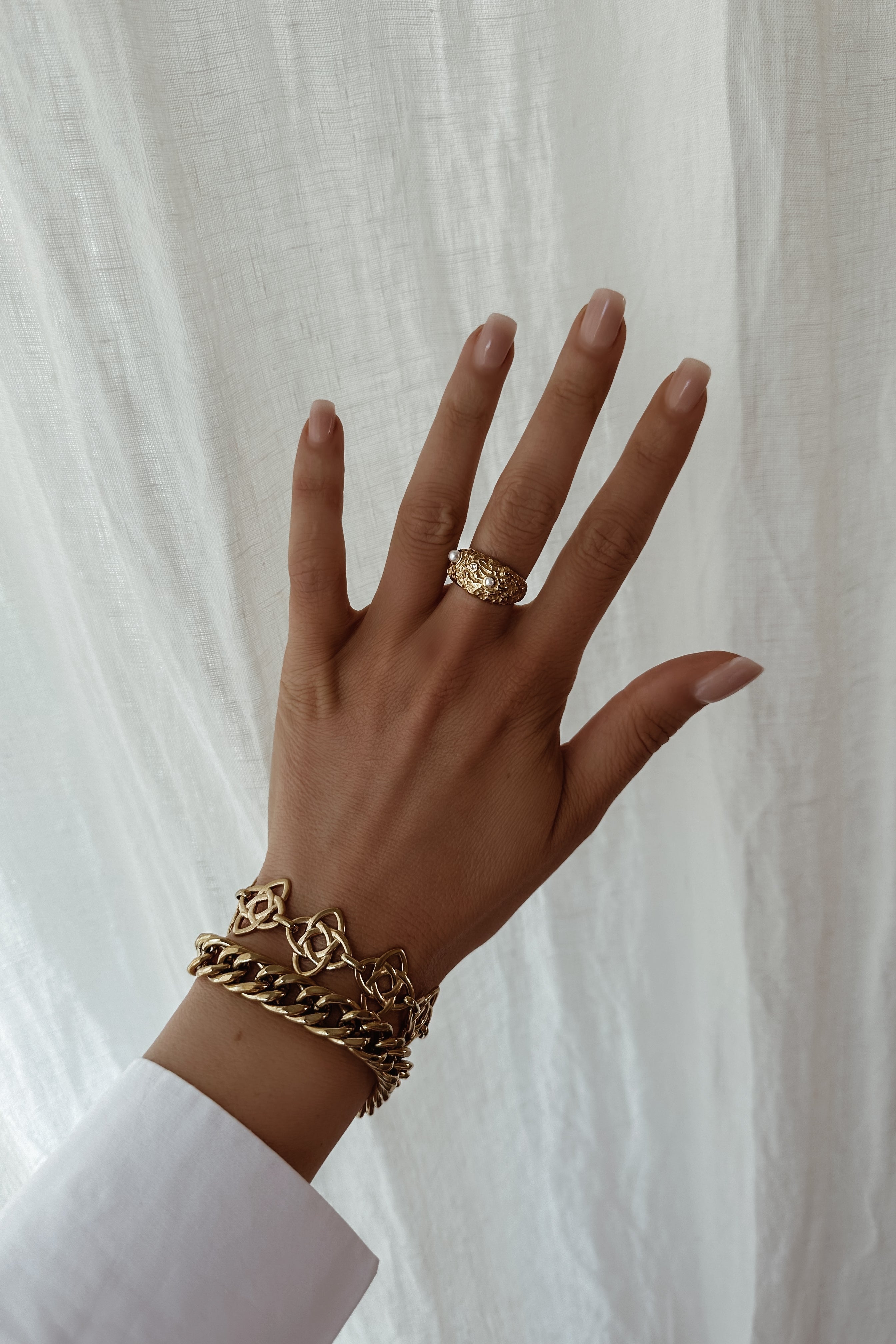 Winona Bracelet - Boutique Minimaliste has waterproof, durable, elegant and vintage inspired jewelry