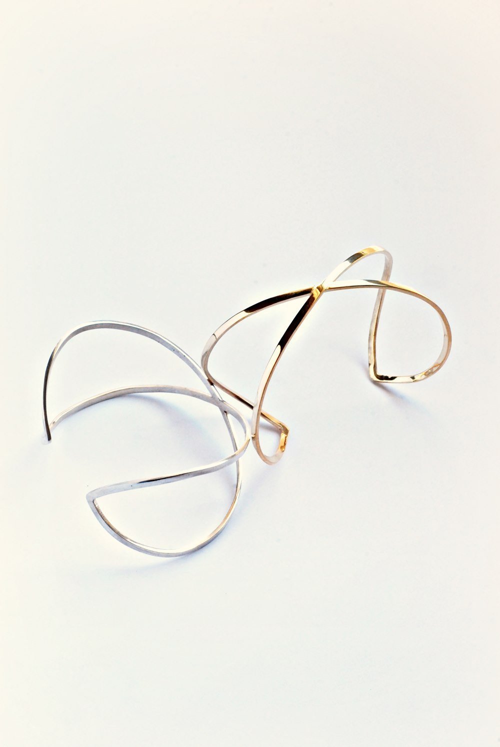 X Cuff - Boutique Minimaliste has waterproof, durable, elegant and vintage inspired jewelry