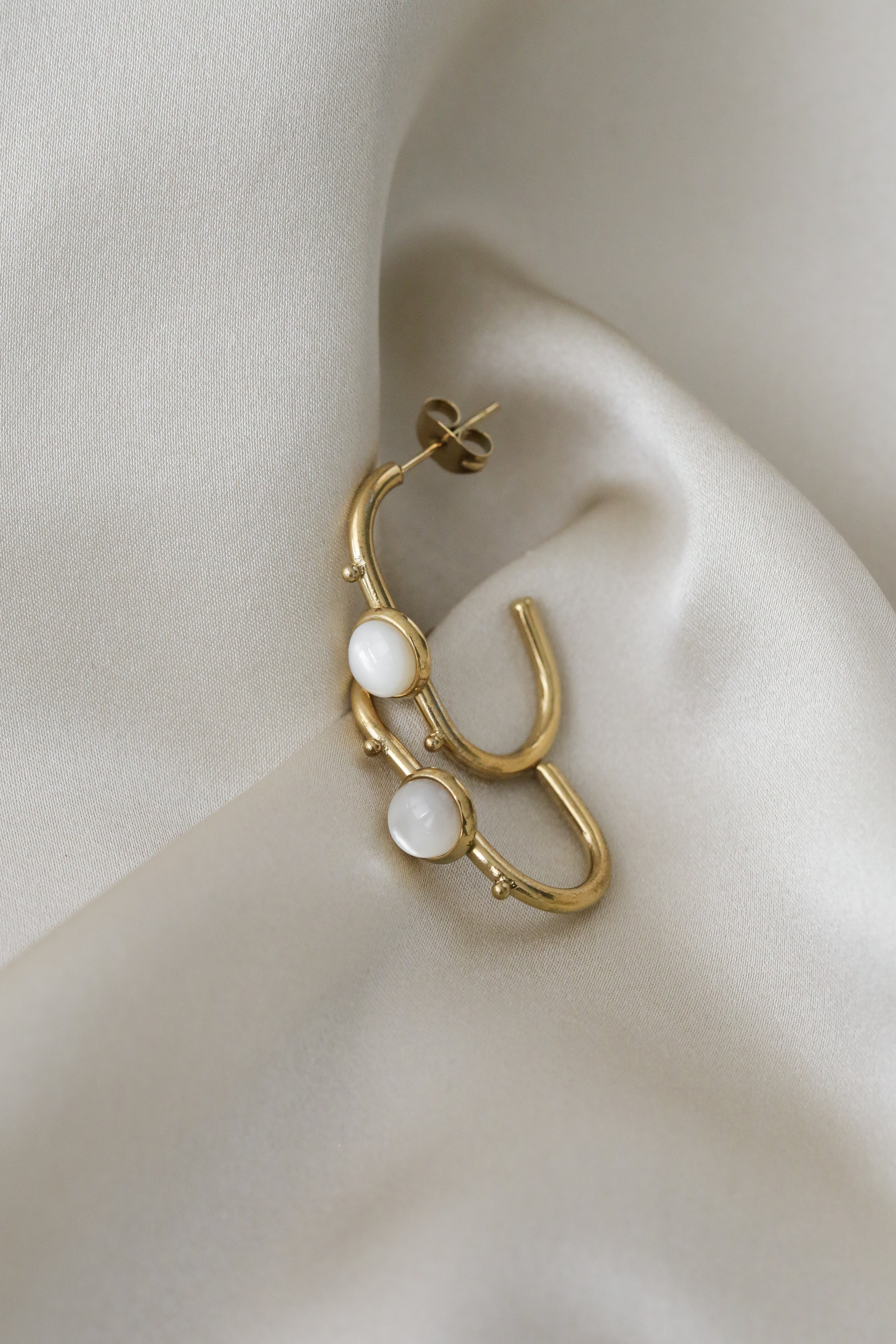 Xanthia Hoops - Boutique Minimaliste has waterproof, durable, elegant and vintage inspired jewelry