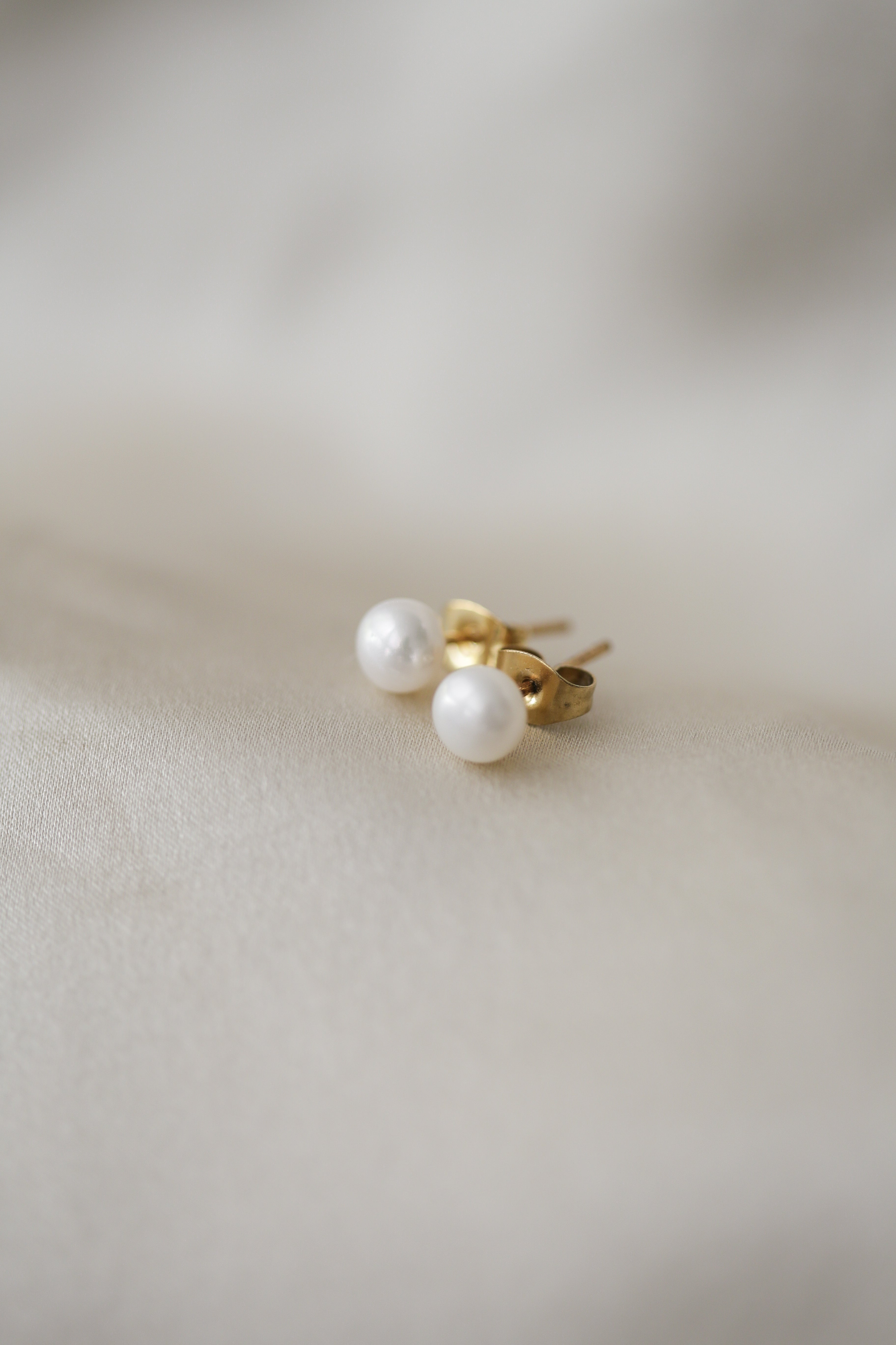 Xia Studs - Boutique Minimaliste has waterproof, durable, elegant and vintage inspired jewelry