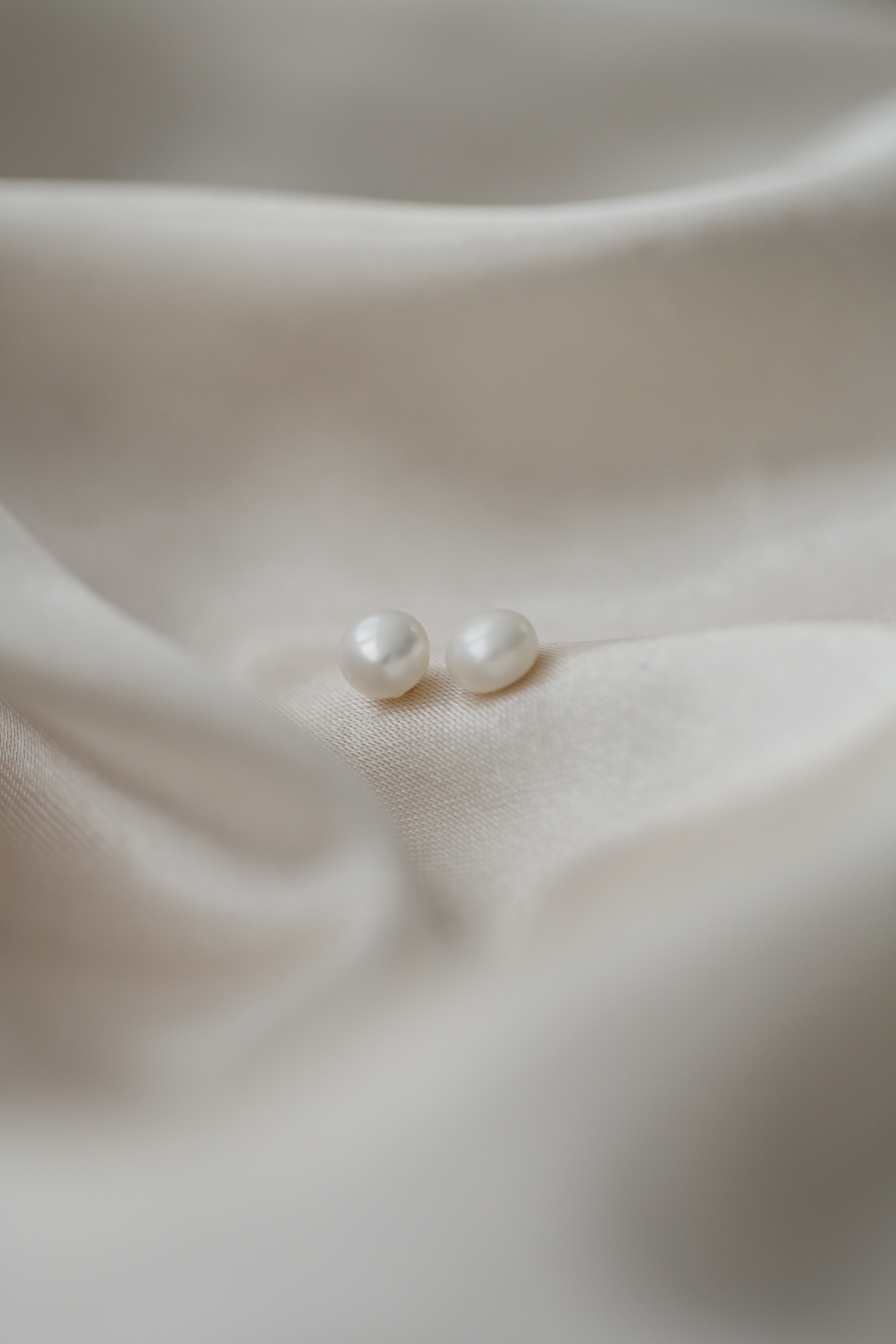 Xia Studs - Boutique Minimaliste has waterproof, durable, elegant and vintage inspired jewelry