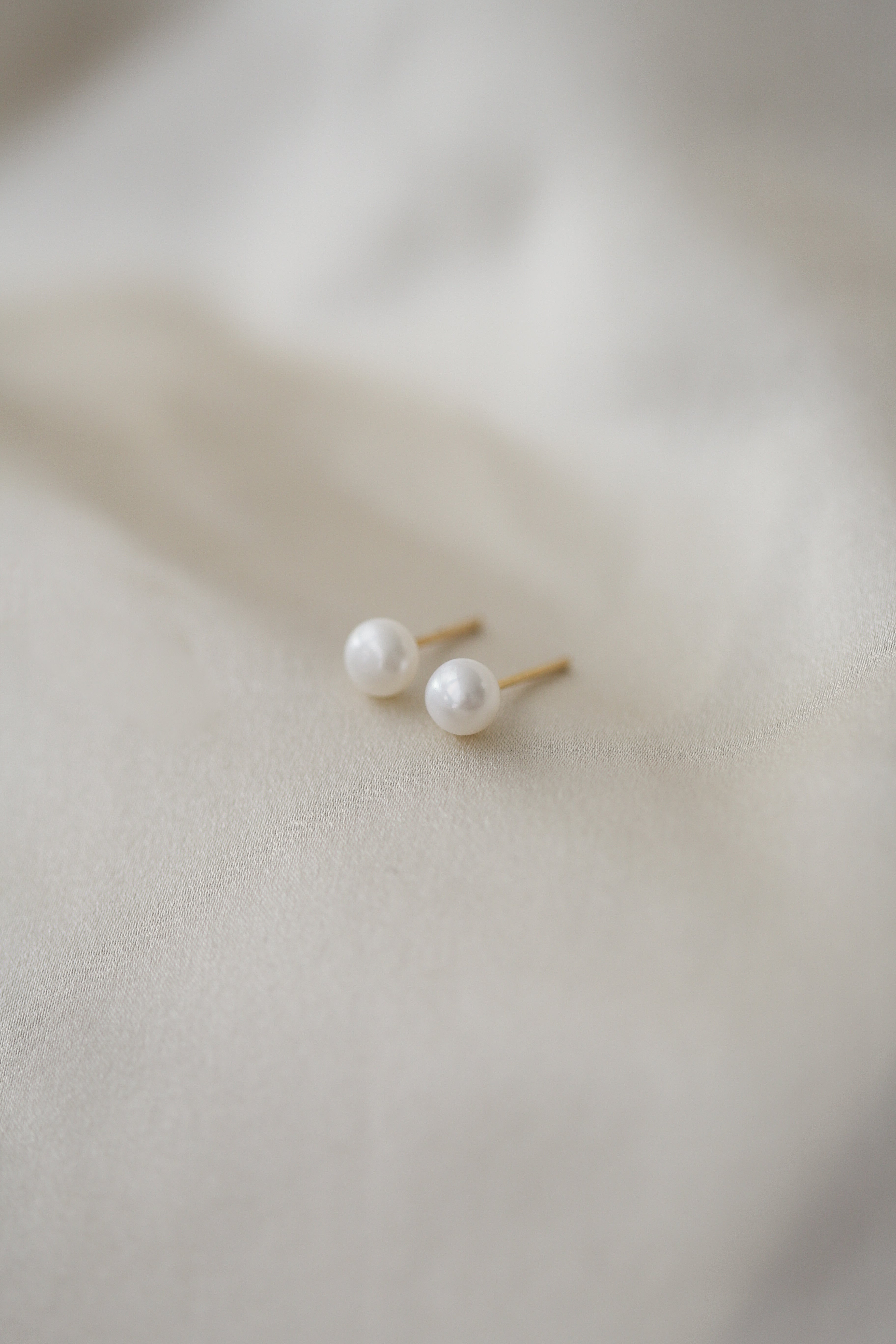Xia Studs - Boutique Minimaliste has waterproof, durable, elegant and vintage inspired jewelry