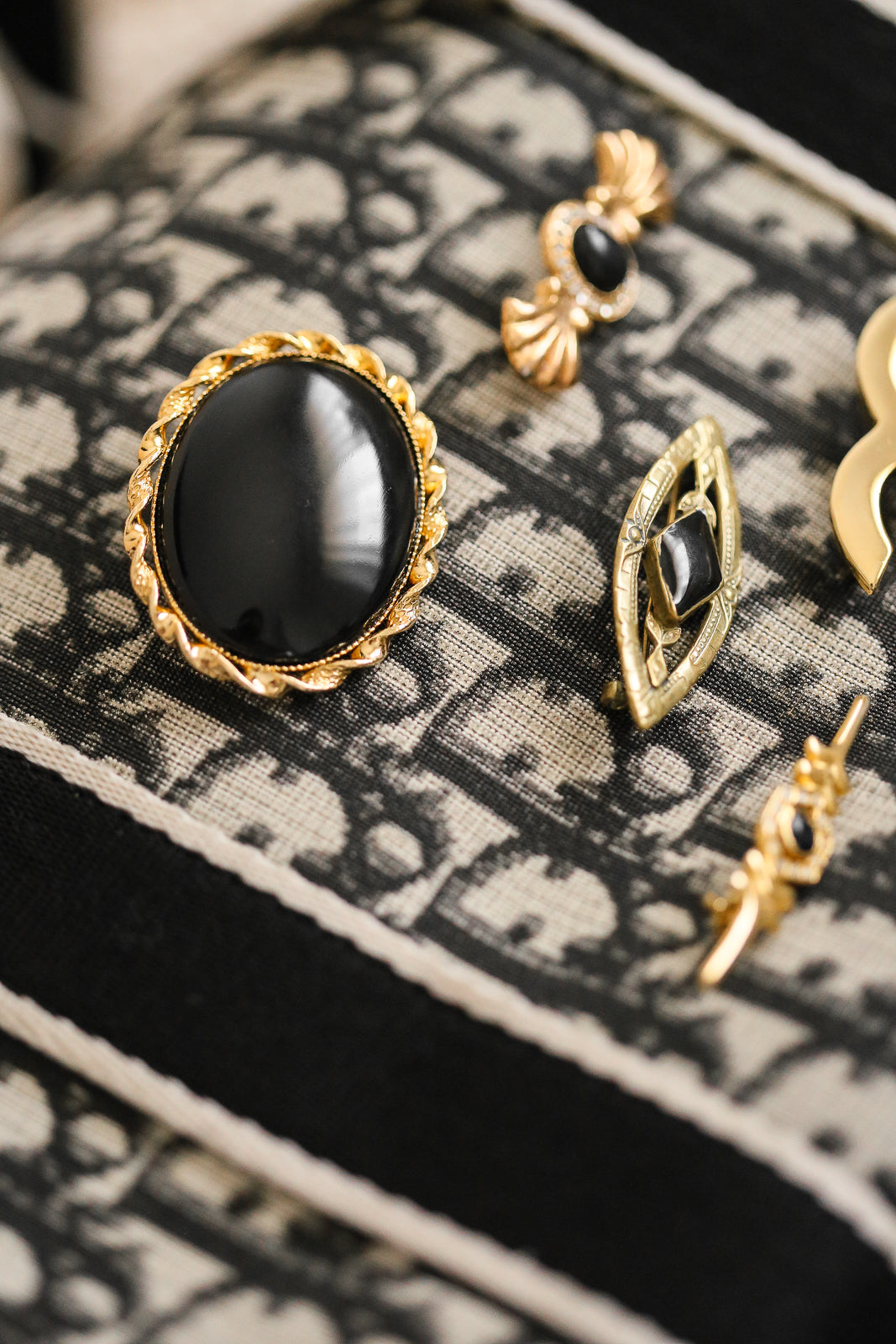 Cora (vintage) Brooch