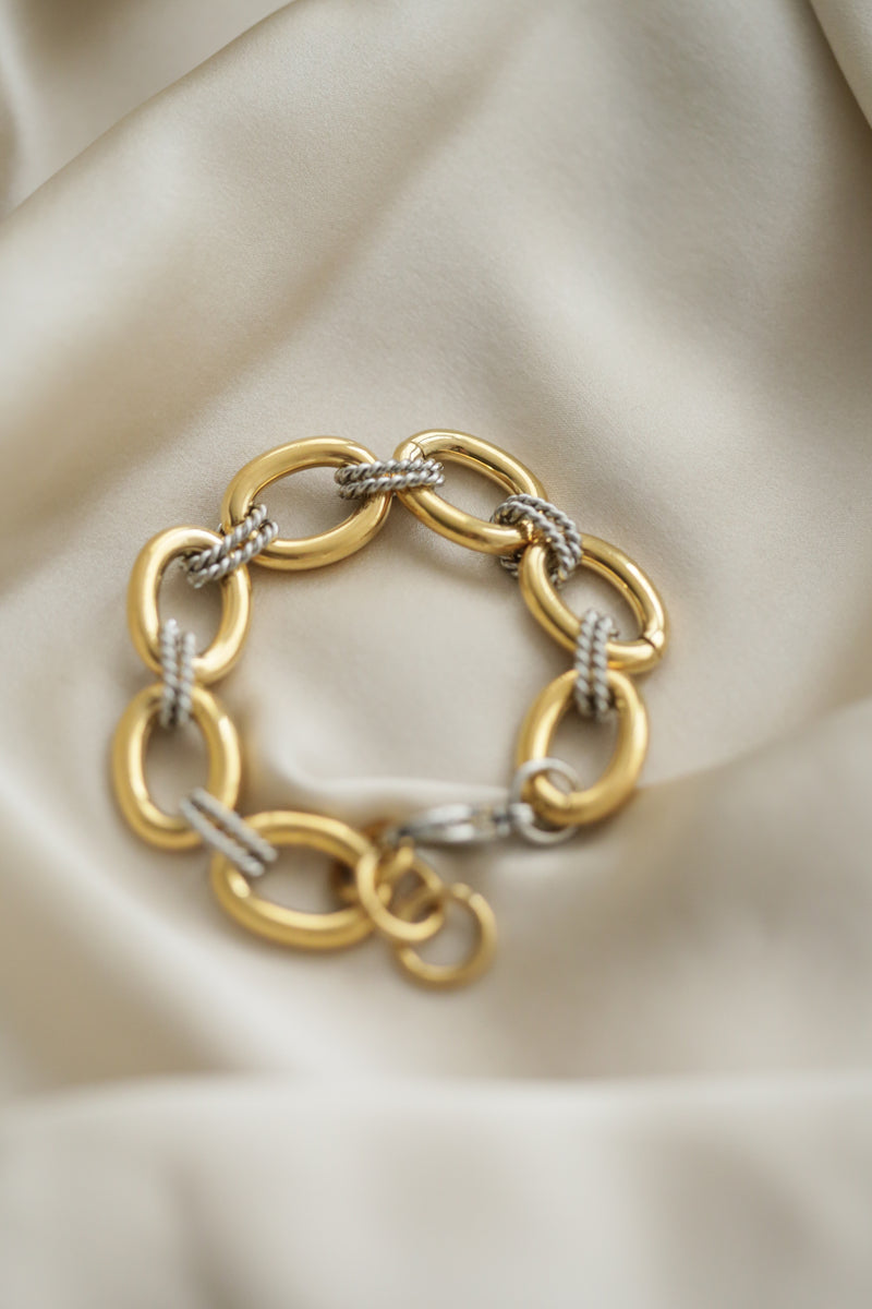 Xanthia Hoops