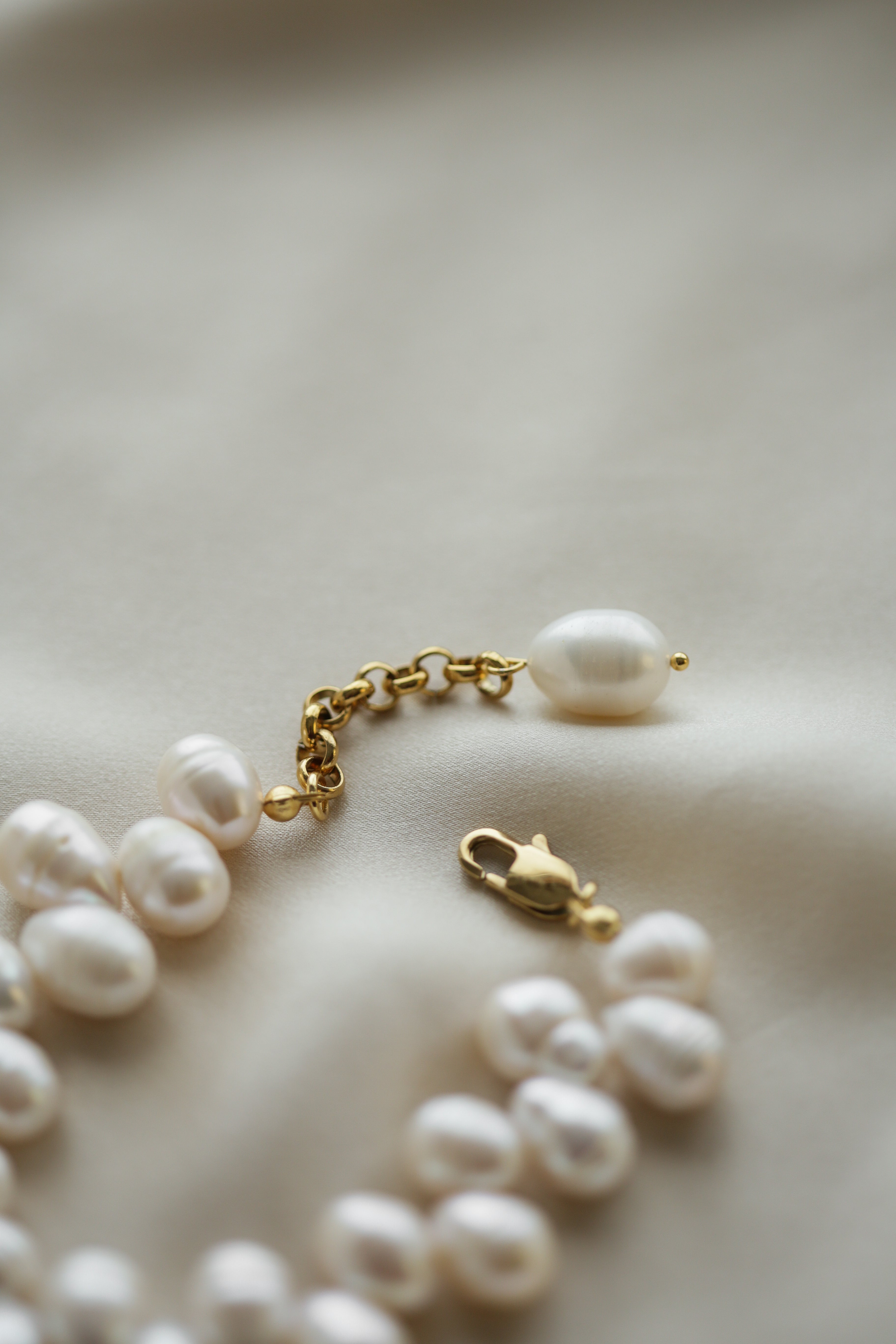 Entangled Pearls Bracelet