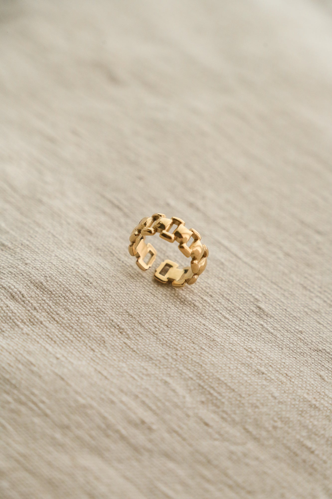 Loena Ring