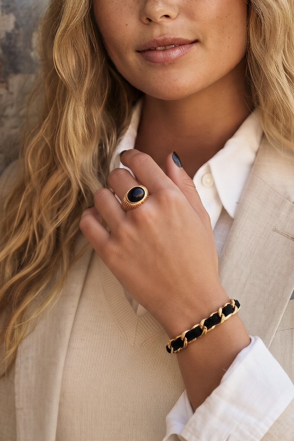 Mona Ring