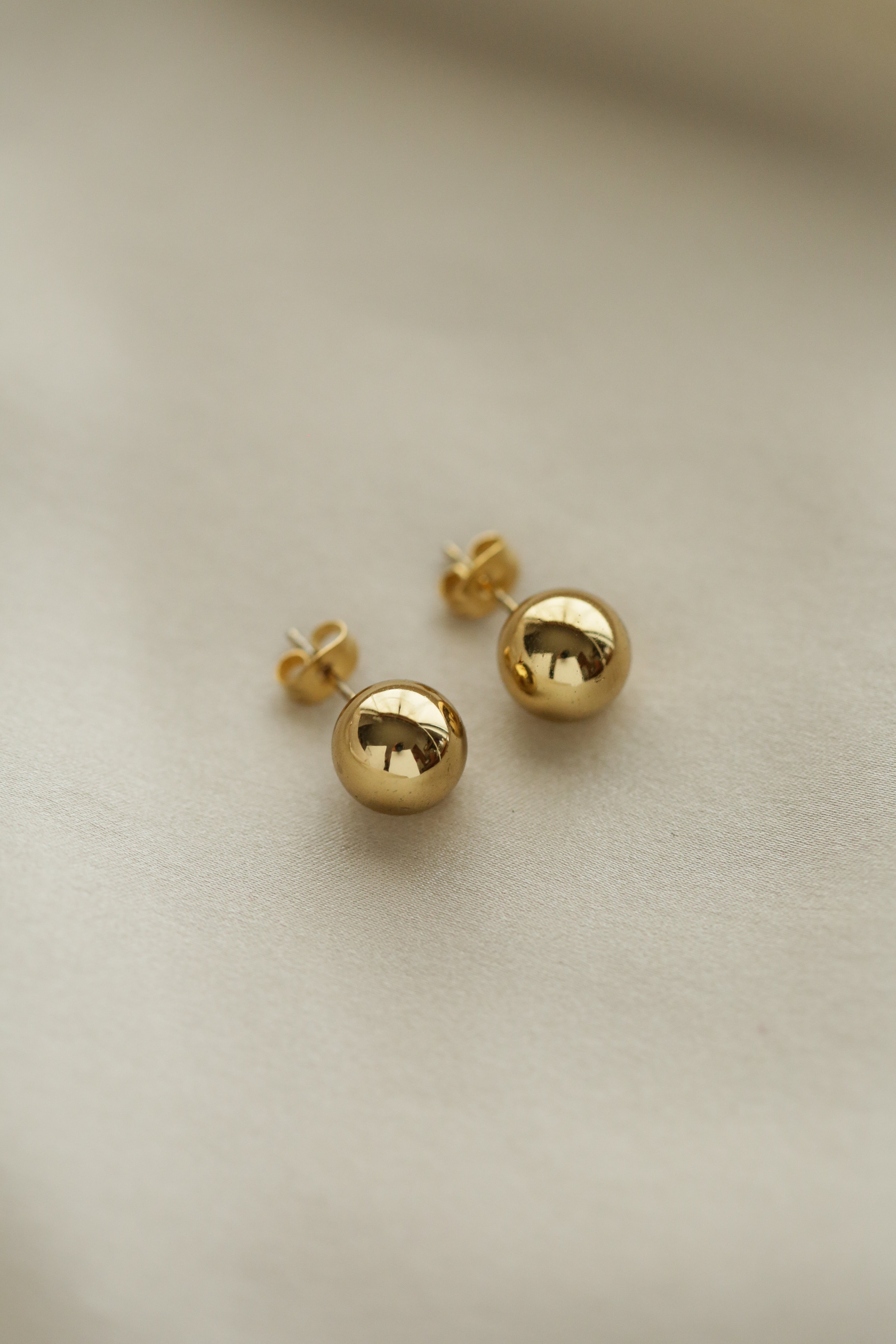 Amata Studs