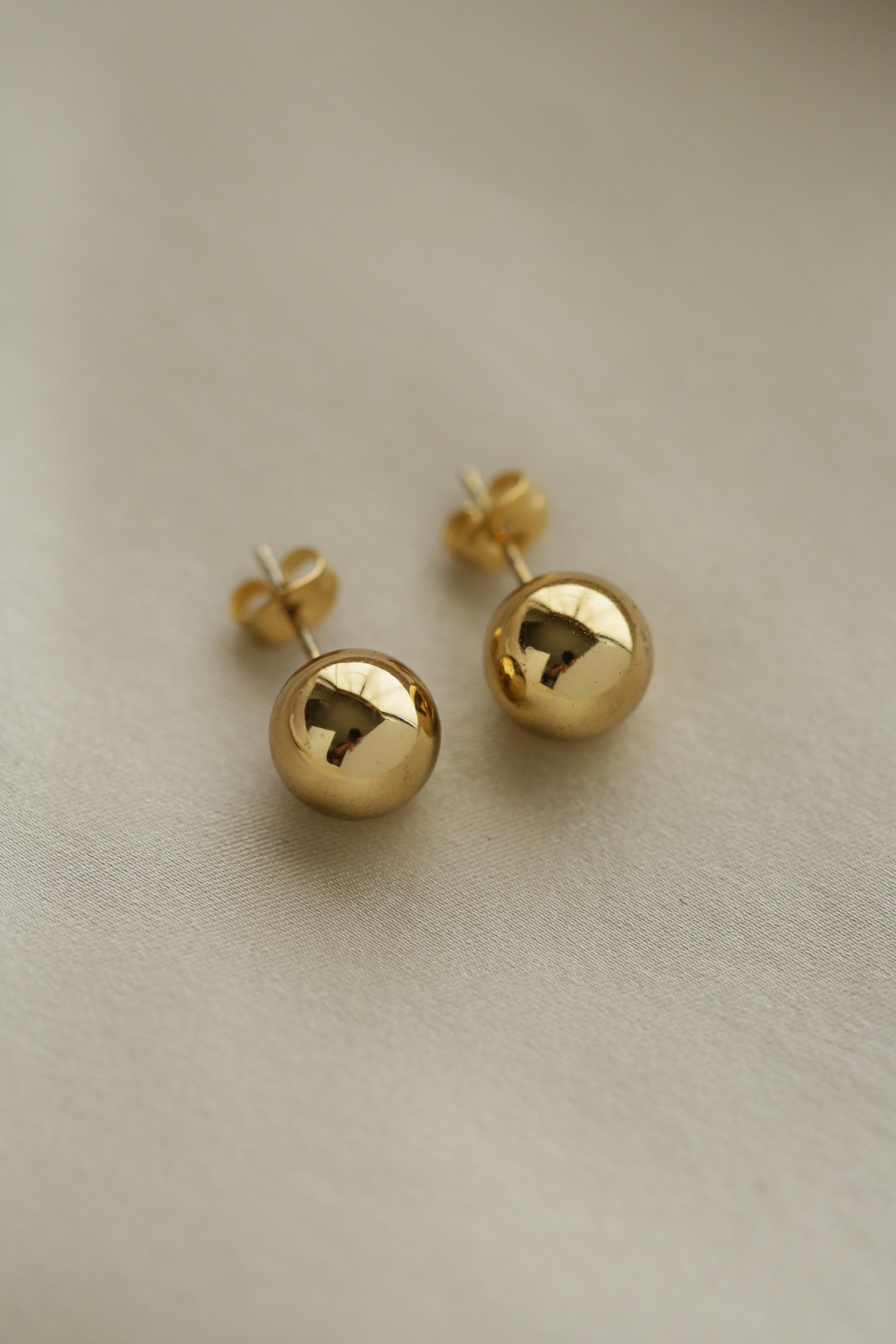 Amata Studs