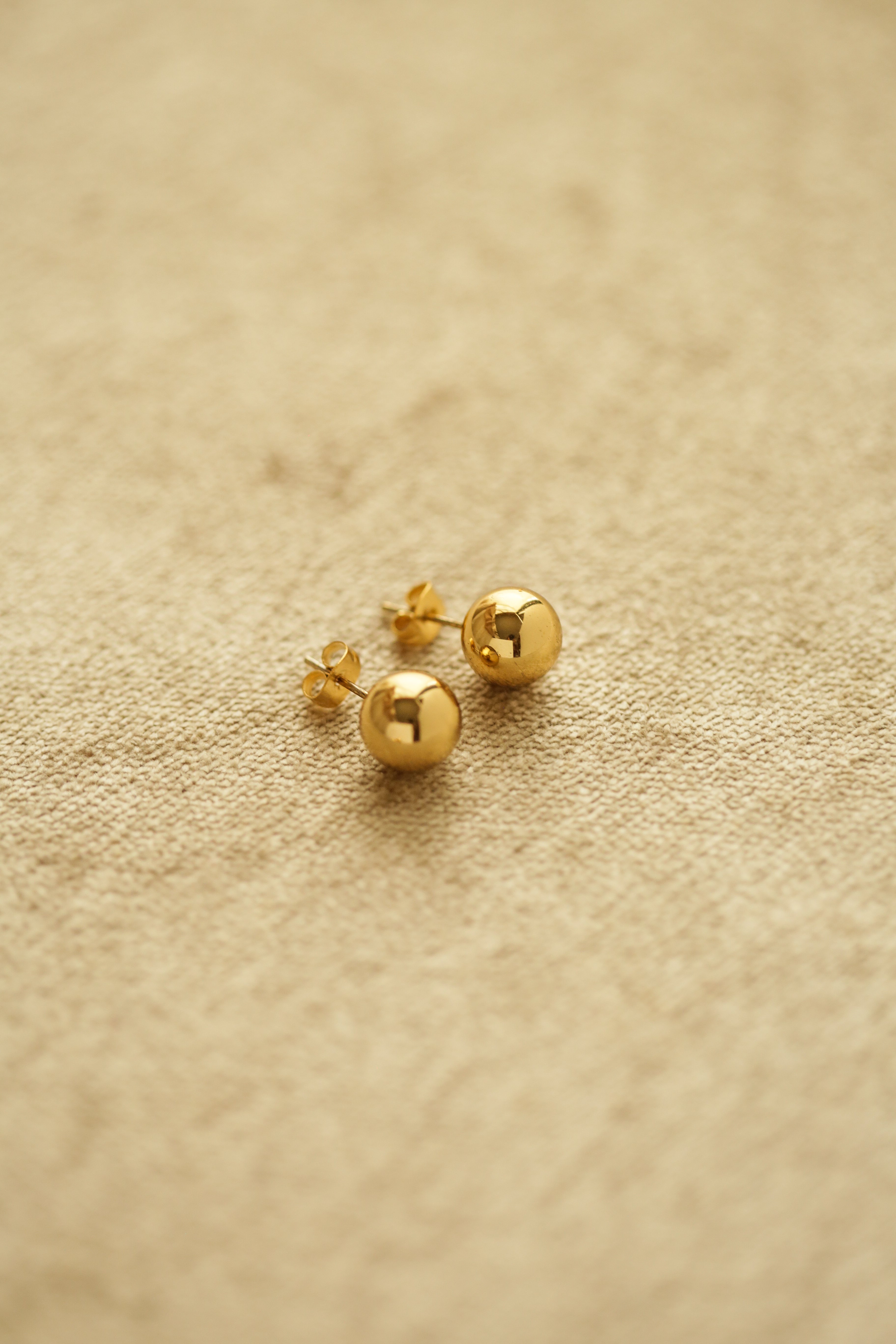 Amata Studs