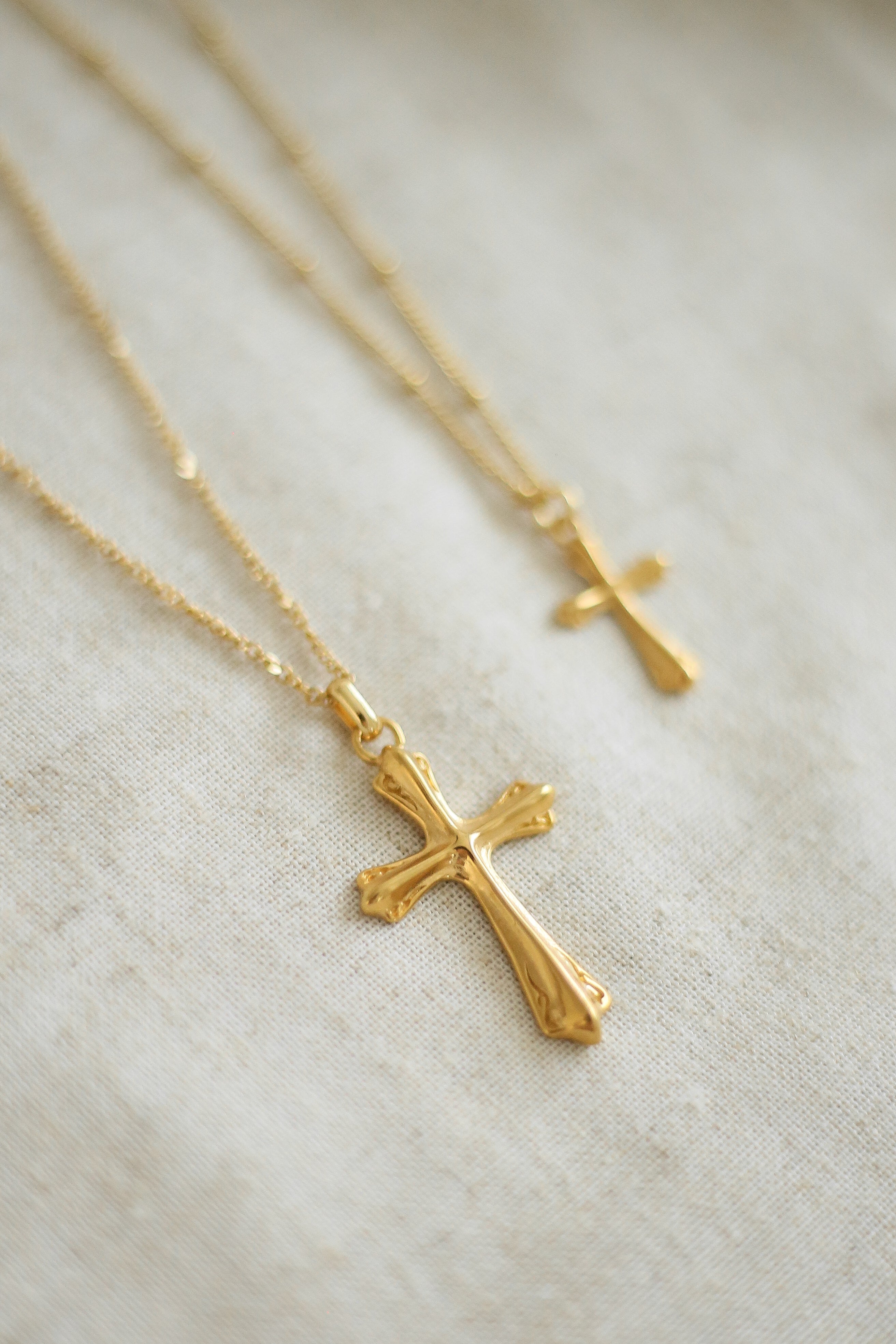Victoire Cross Necklace