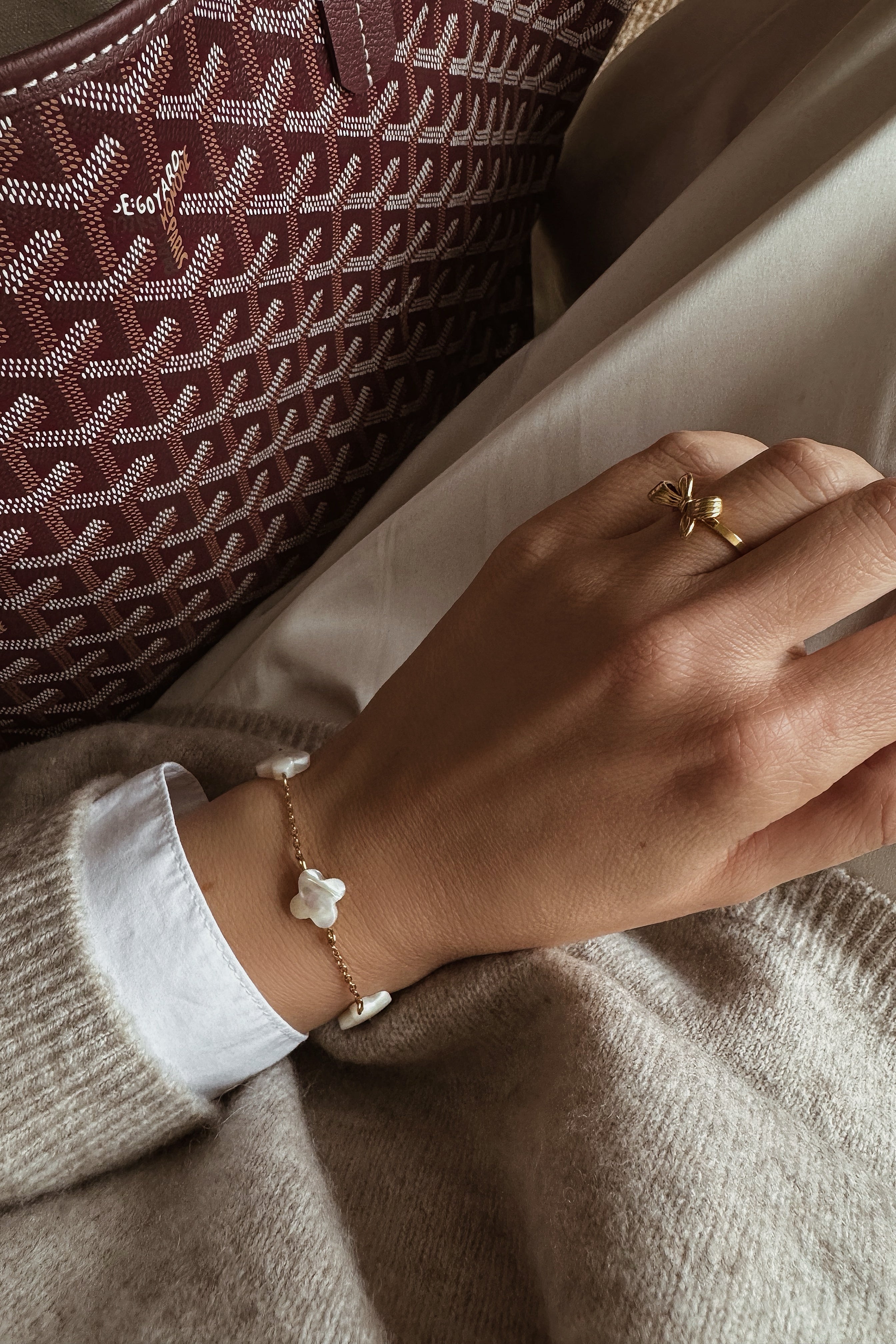 Abigail Bracelet - Boutique Minimaliste has waterproof, durable, elegant and vintage inspired jewelry