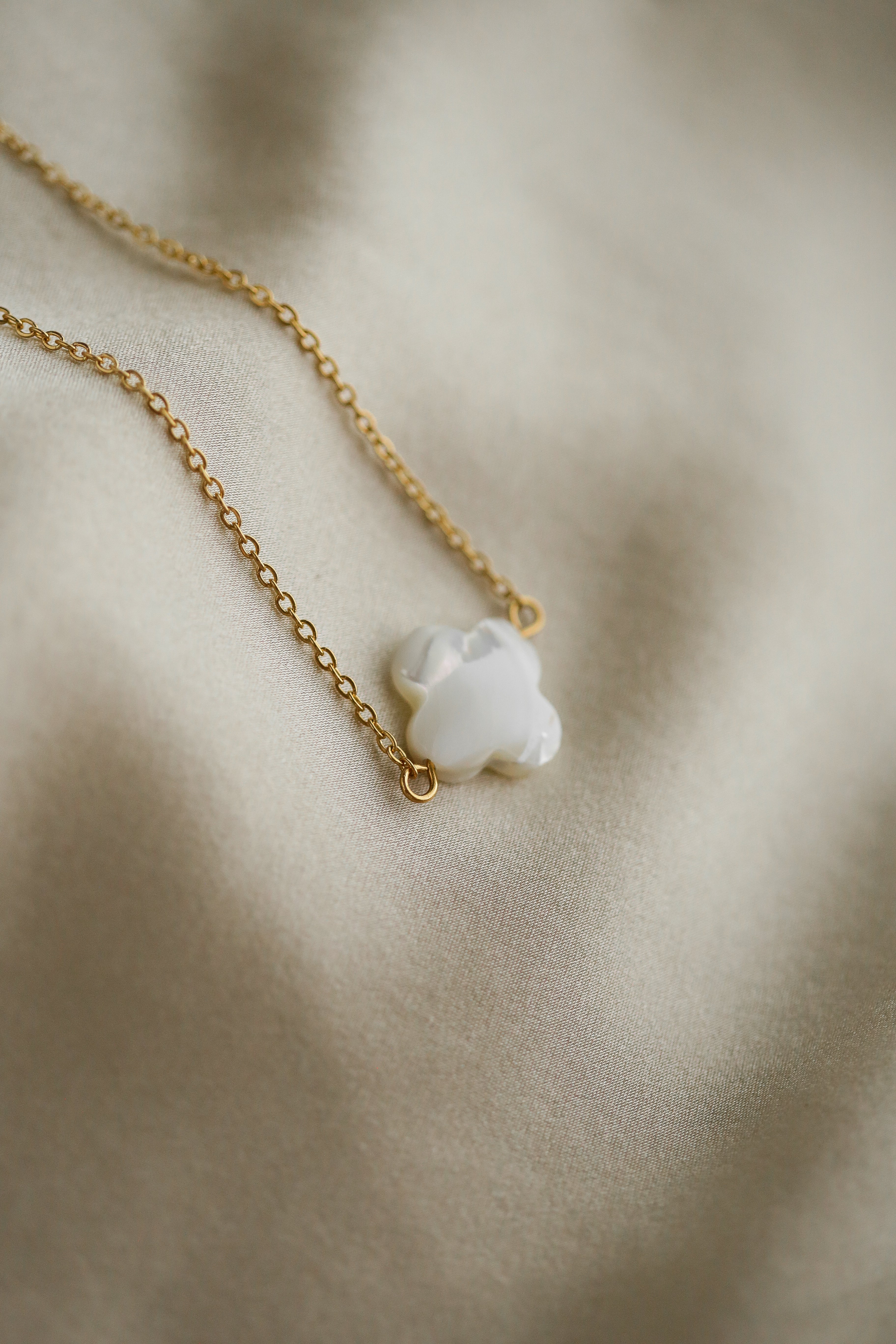 Abigail Single Necklace - Boutique Minimaliste has waterproof, durable, elegant and vintage inspired jewelry