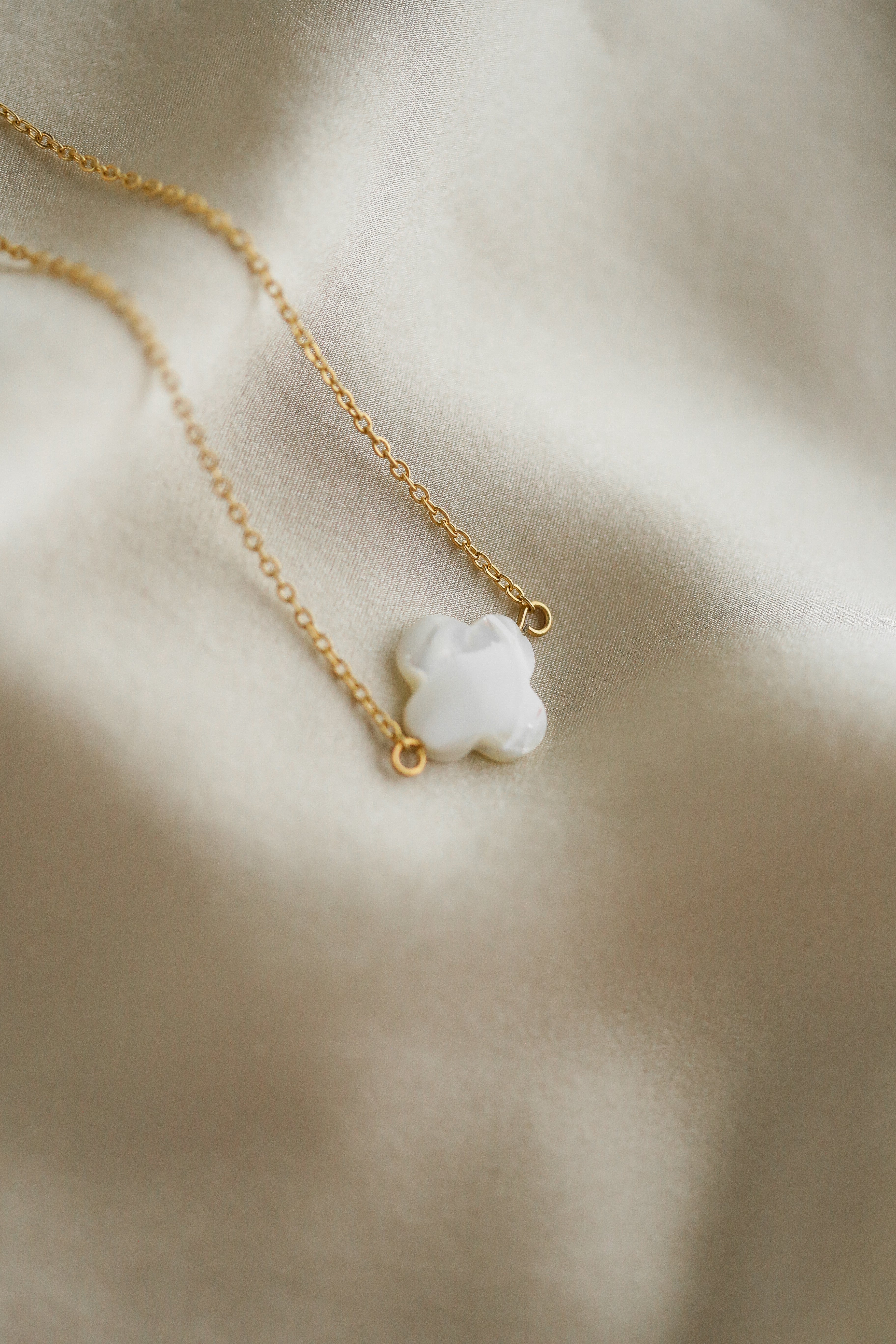 Abigail Single Necklace - Boutique Minimaliste has waterproof, durable, elegant and vintage inspired jewelry