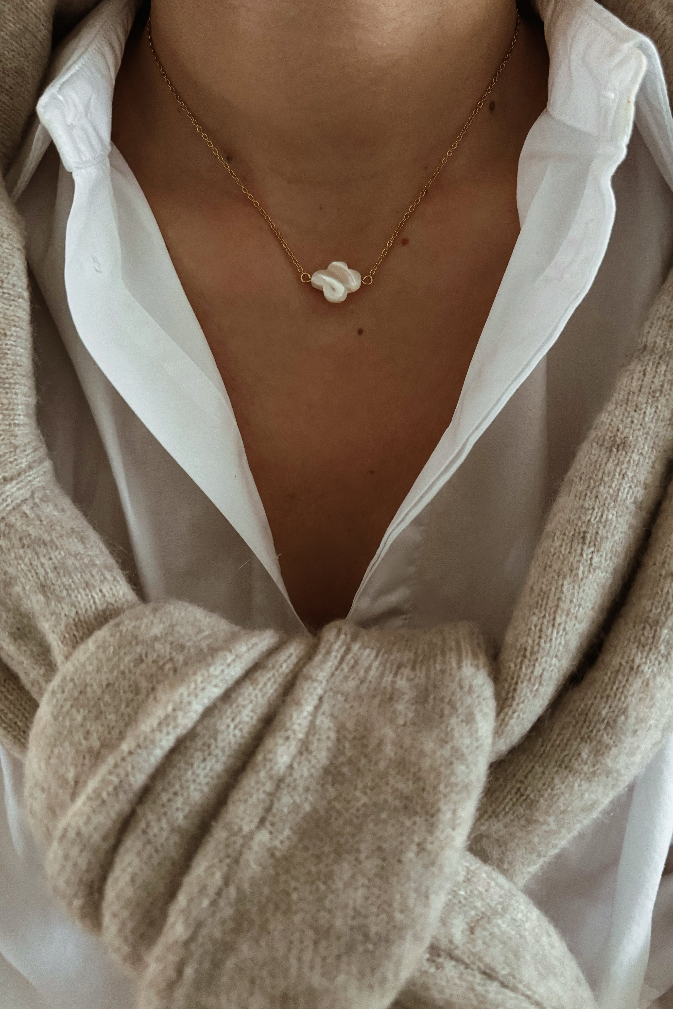 Abigail Single Necklace - Boutique Minimaliste has waterproof, durable, elegant and vintage inspired jewelry